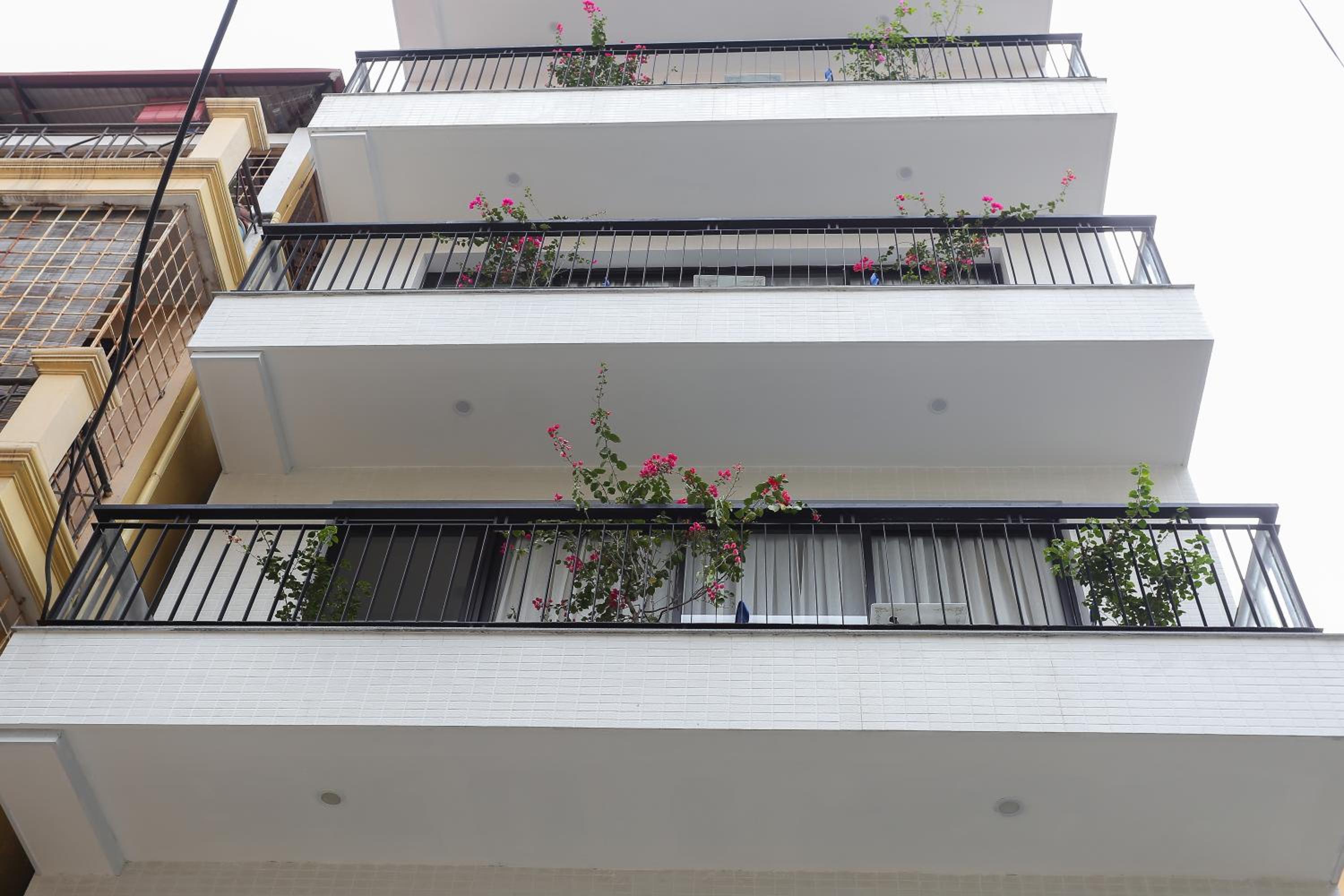 Quiet Hoang Quoc Viet Hotel & apartment