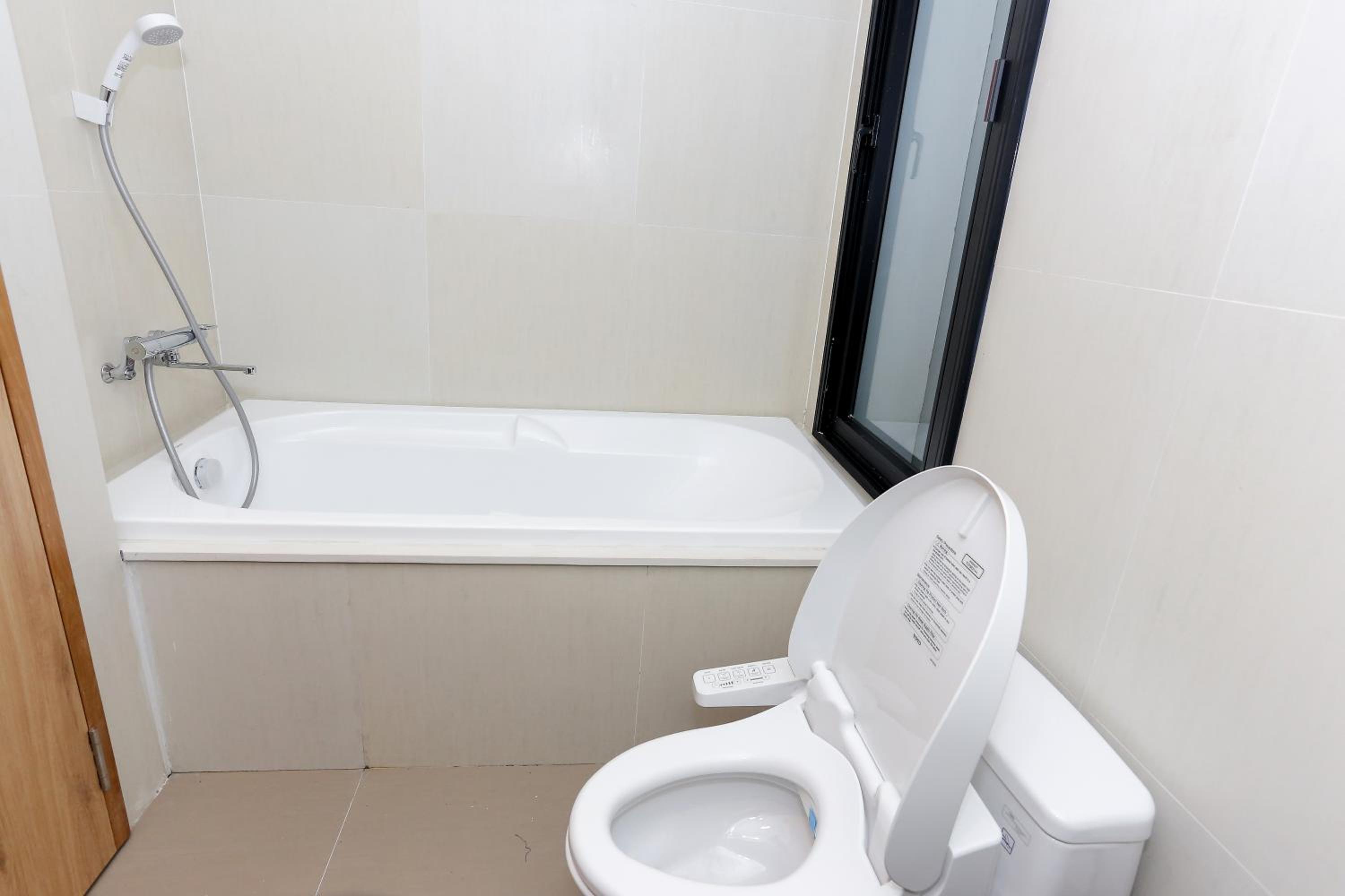 Quiet Hoang Quoc Viet Hotel & apartment