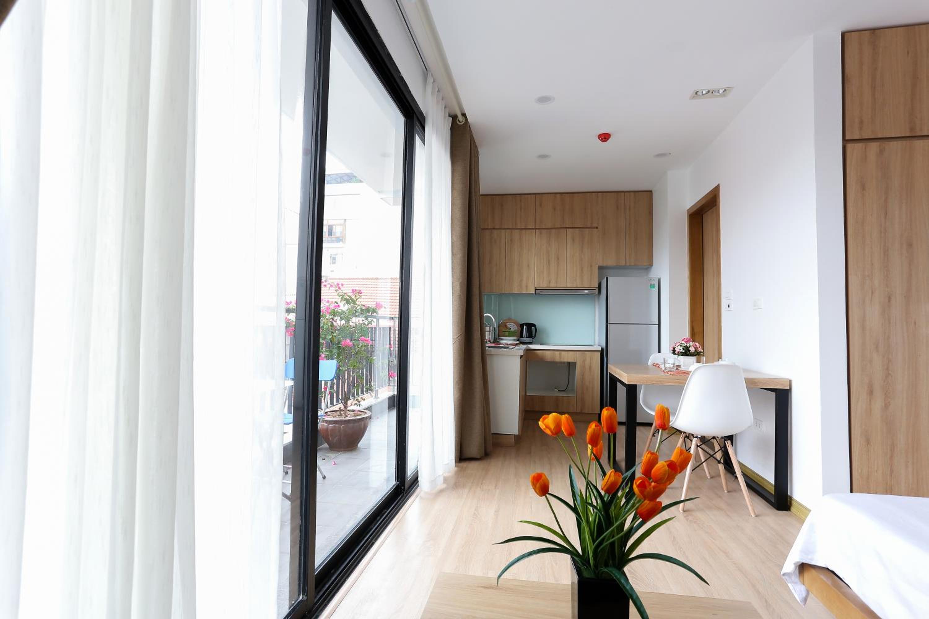 Quiet Hoang Quoc Viet Hotel & apartment