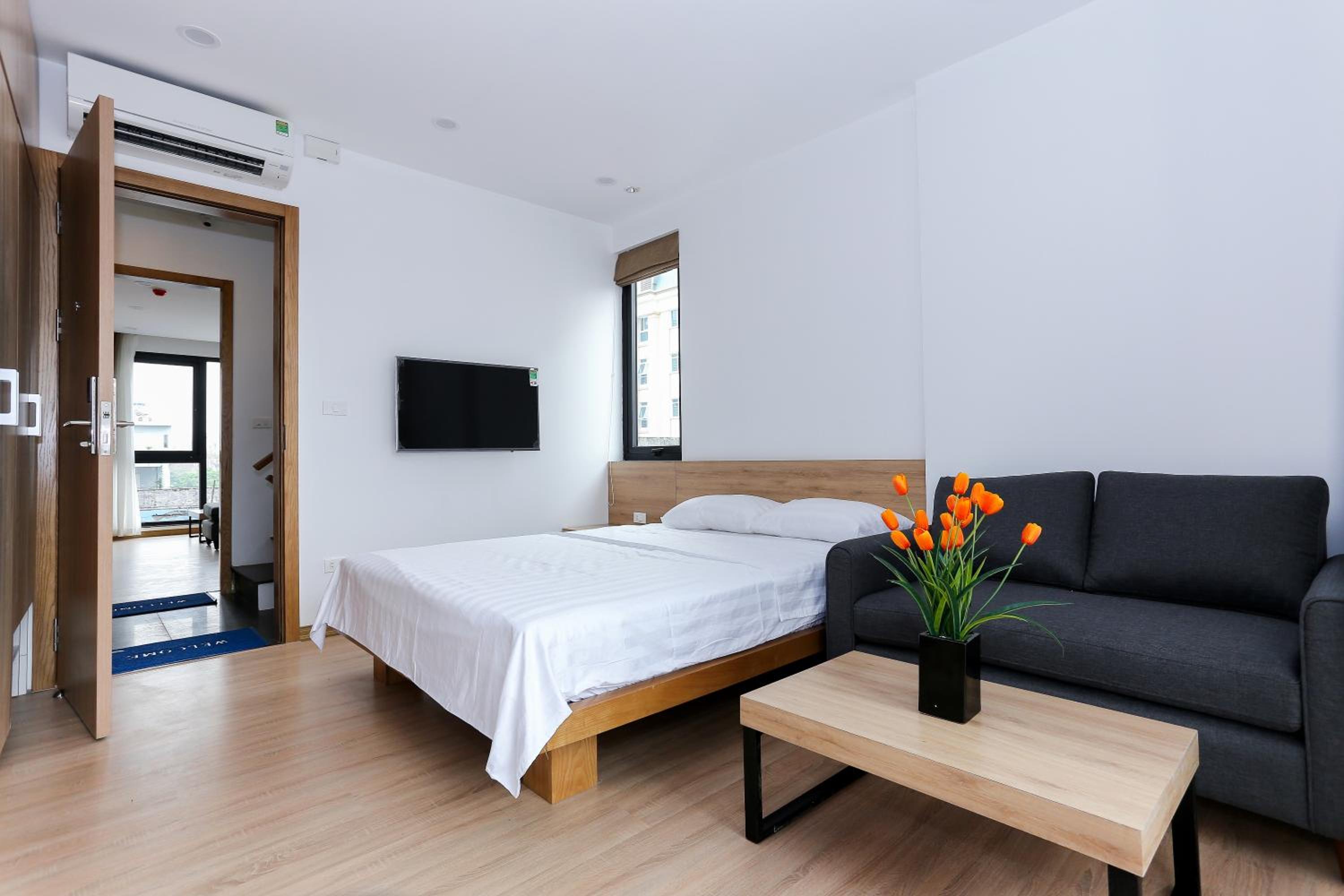 Quiet Hoang Quoc Viet Hotel & apartment
