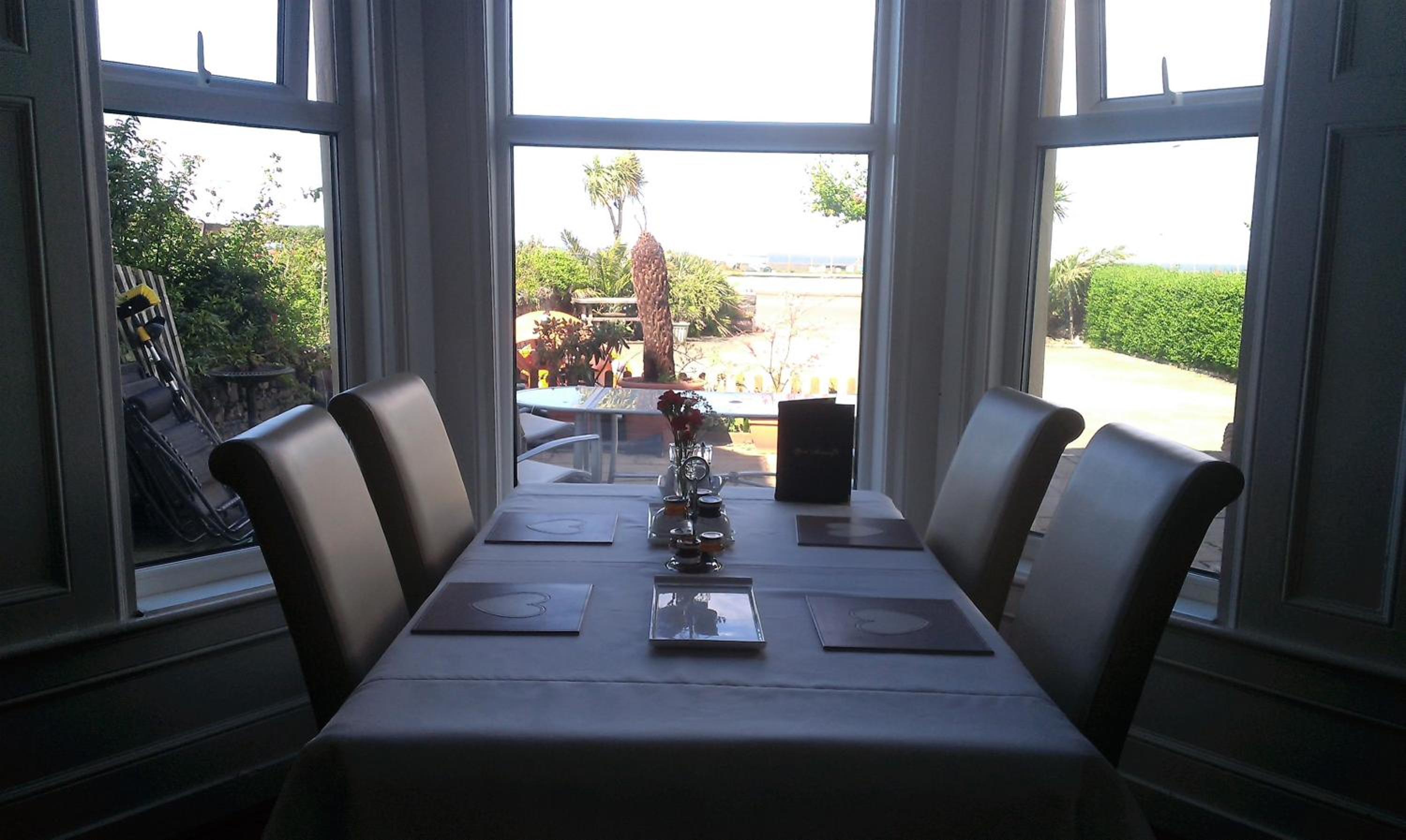 Min y Don Guest House
