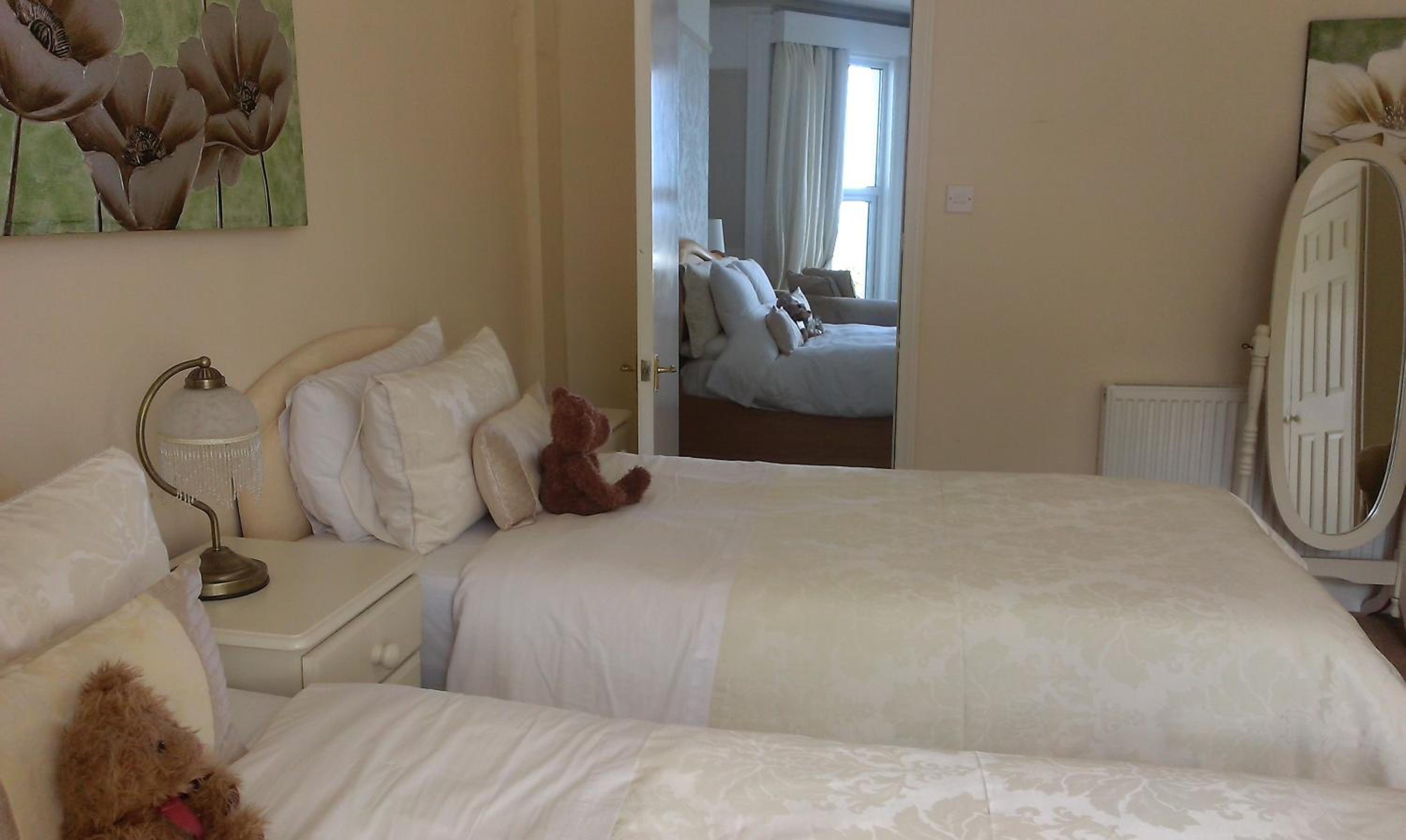 Min y Don Guest House