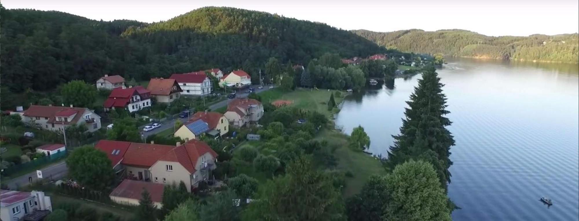 Chaloupka za potůčkem