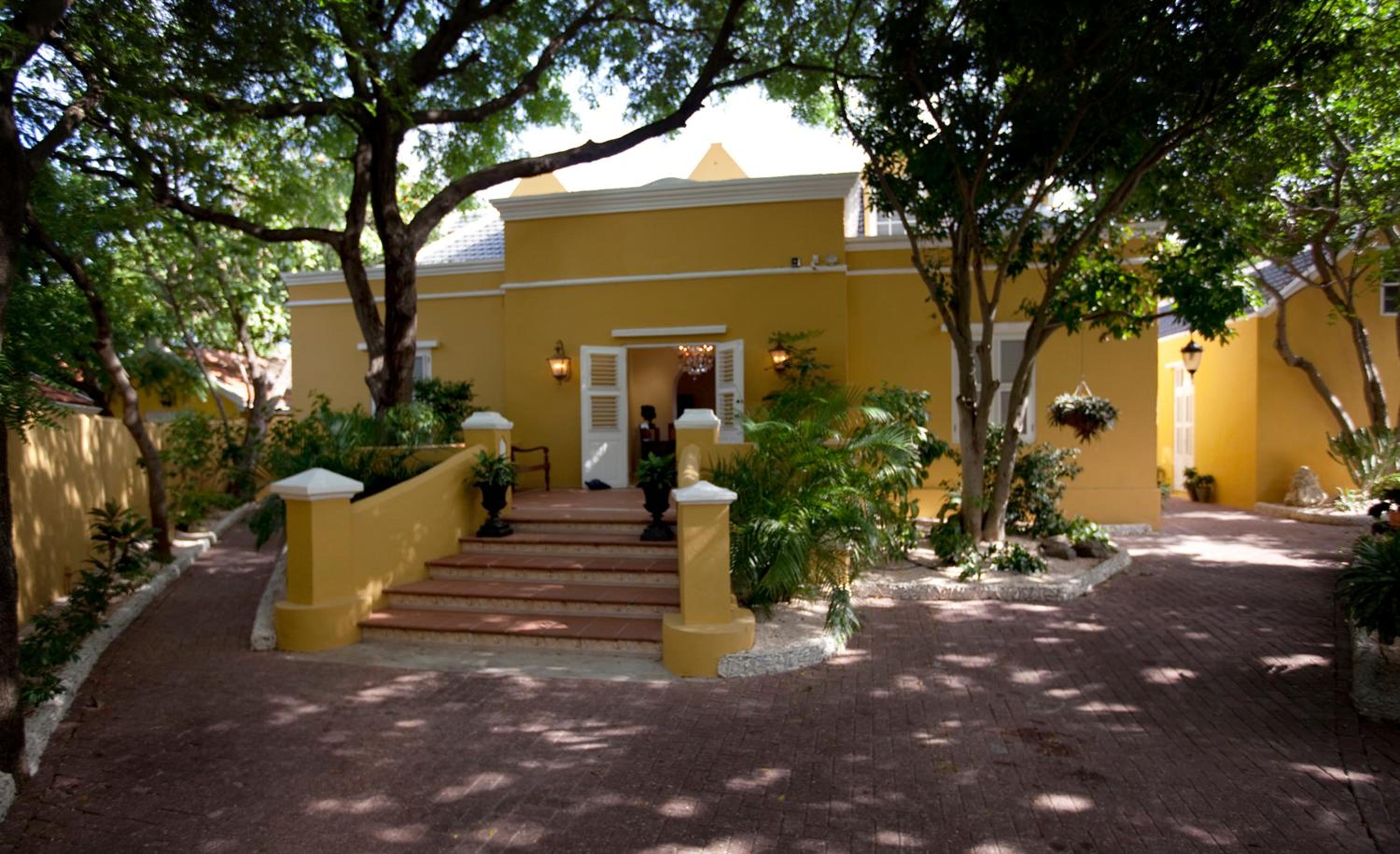 Sirena Bay Estate