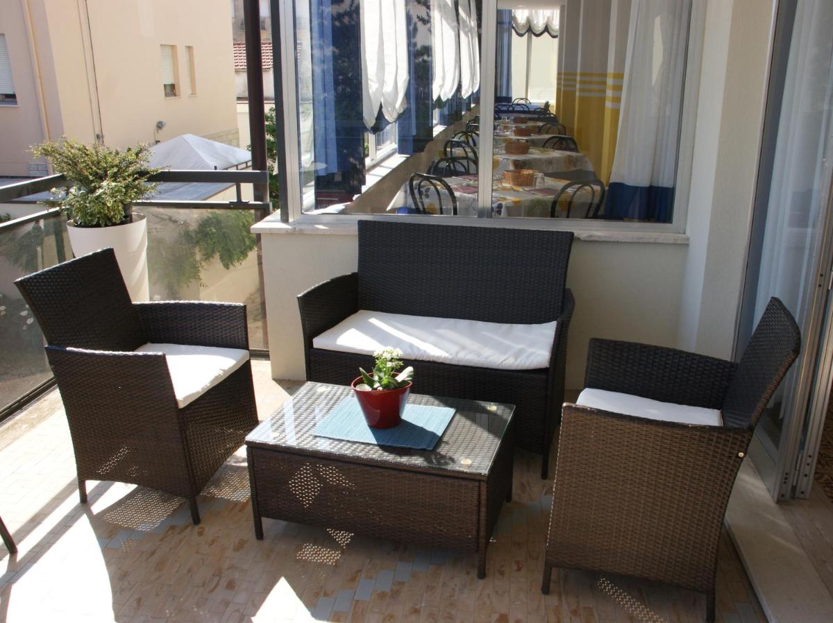 balcony