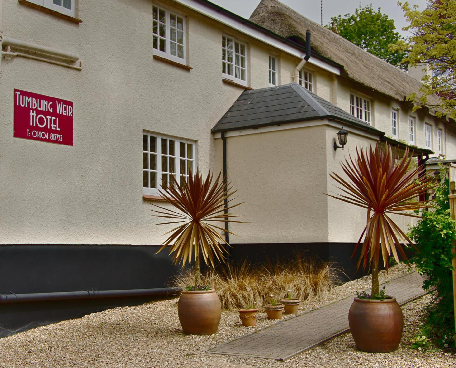 Hotel Tumbling Weir Hotel - Image 1