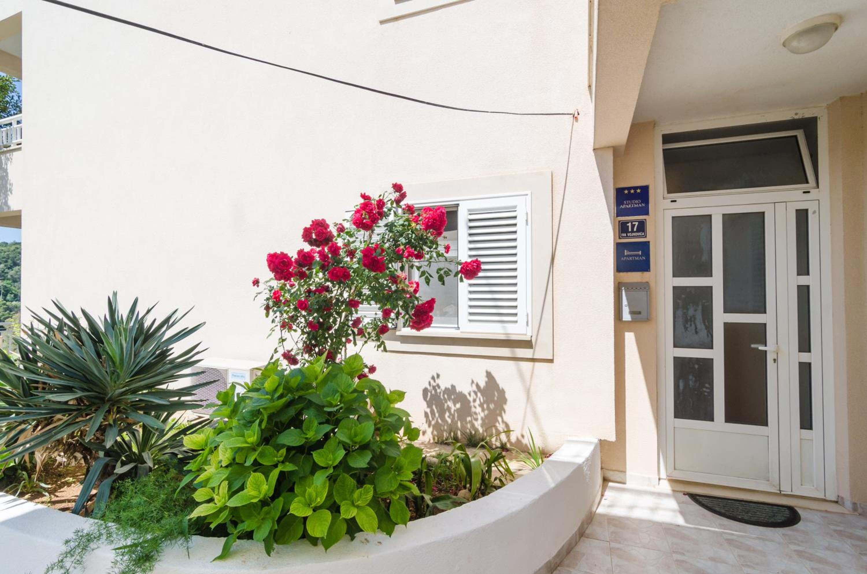 Hotel Apartments Pavle - Image 1