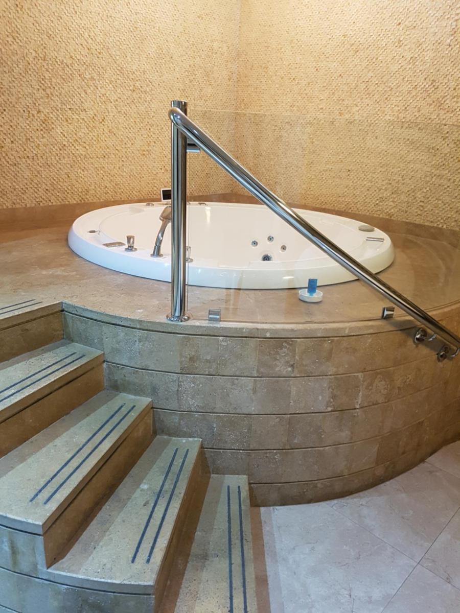 Jacuzzi