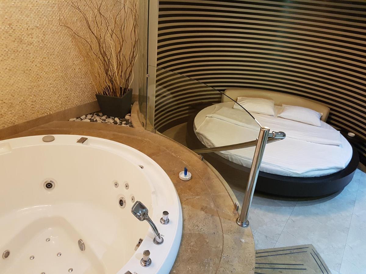 Jacuzzi