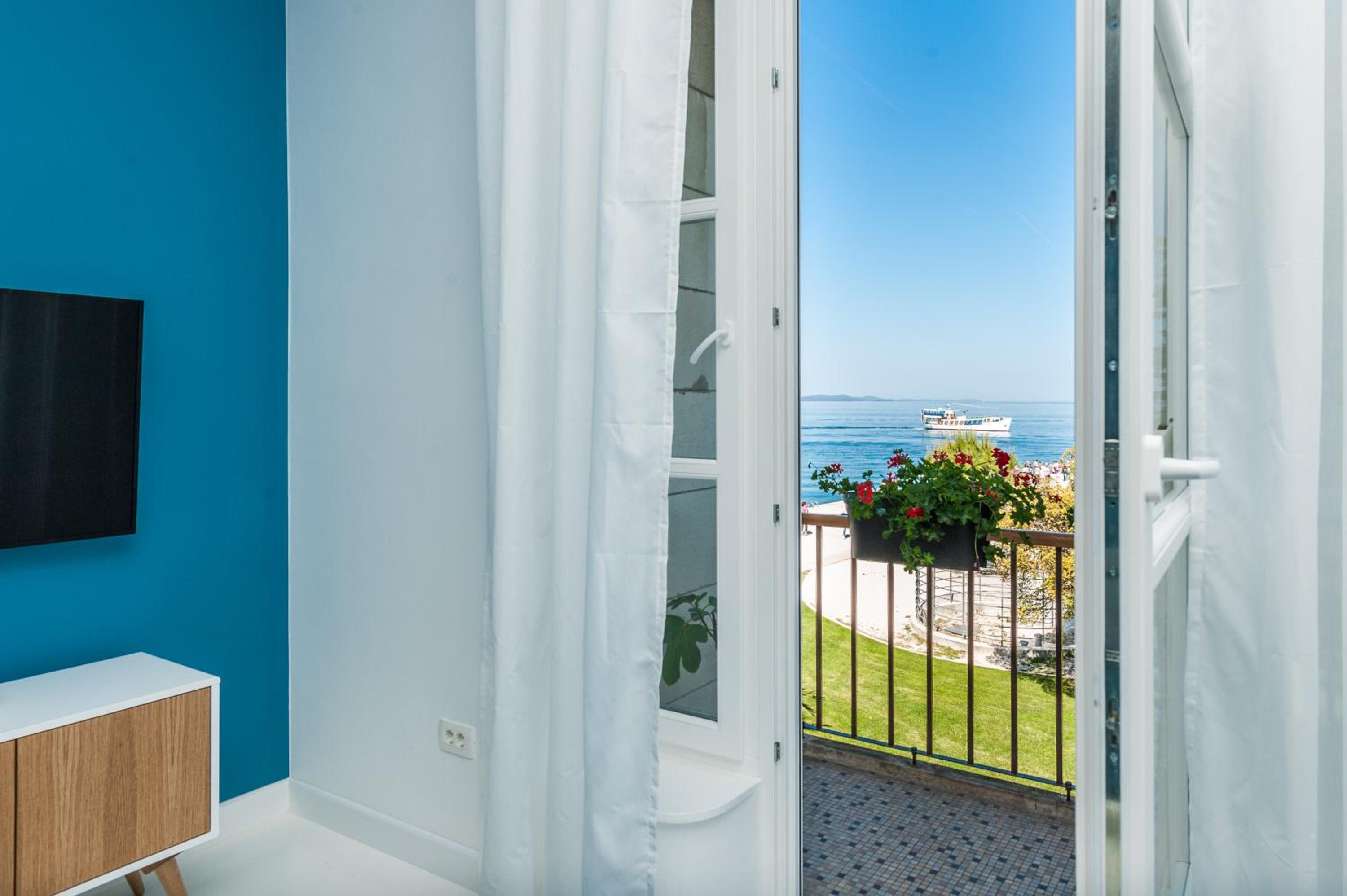 Aquamarine Sea View Apartment