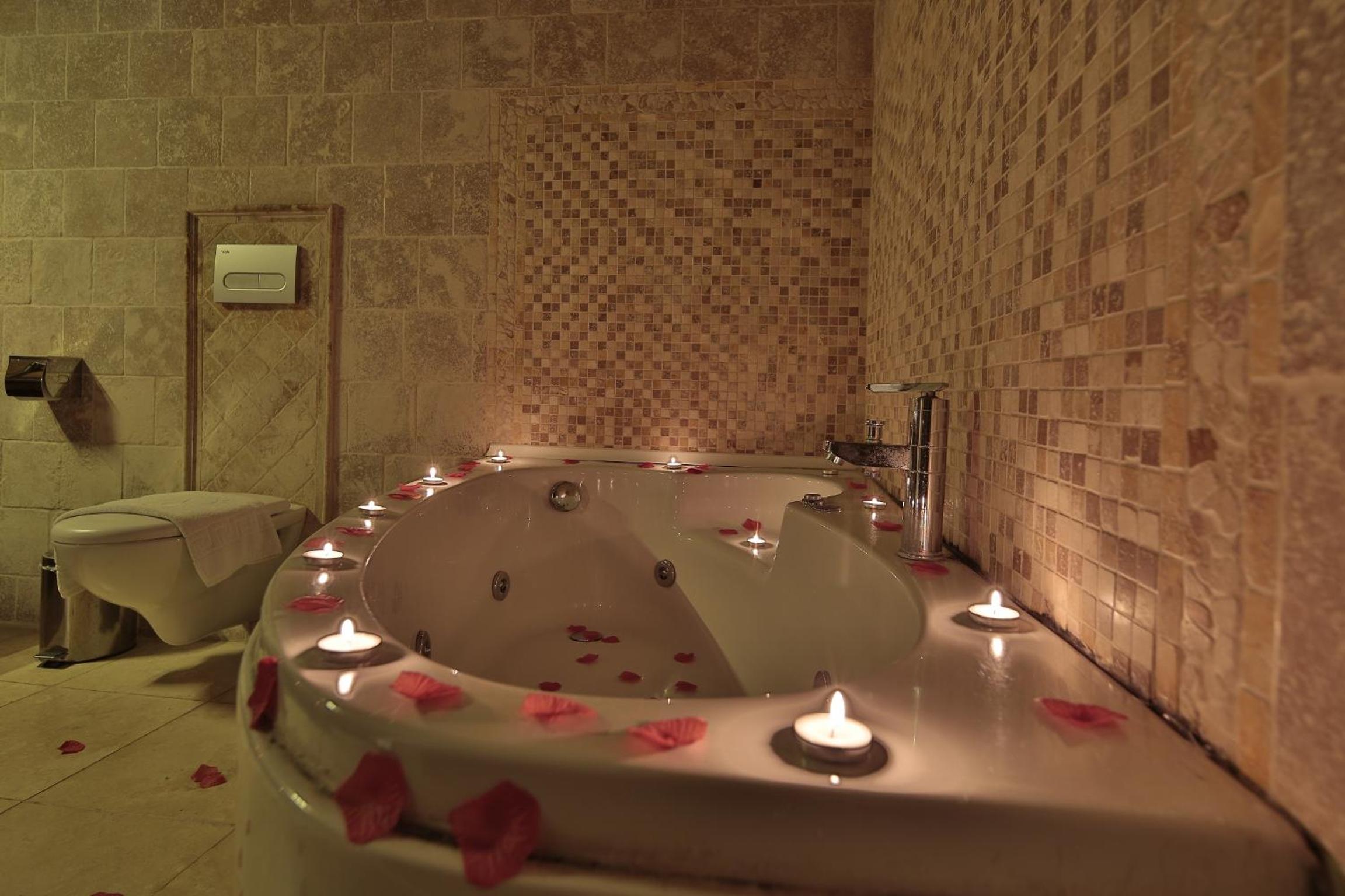 Shoestring Cave House - Image 6