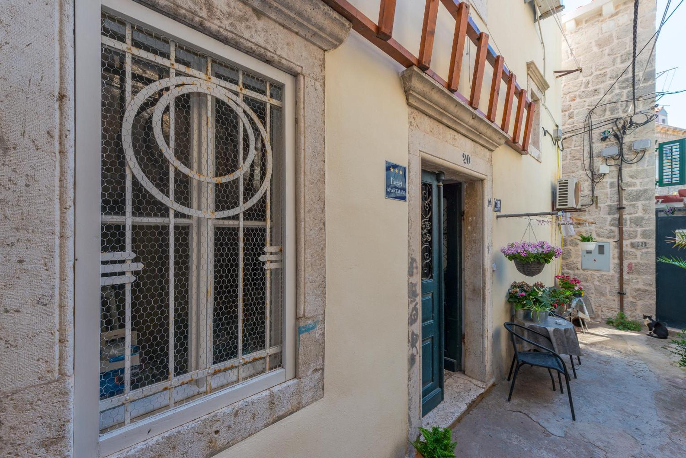 Fora Apartments
