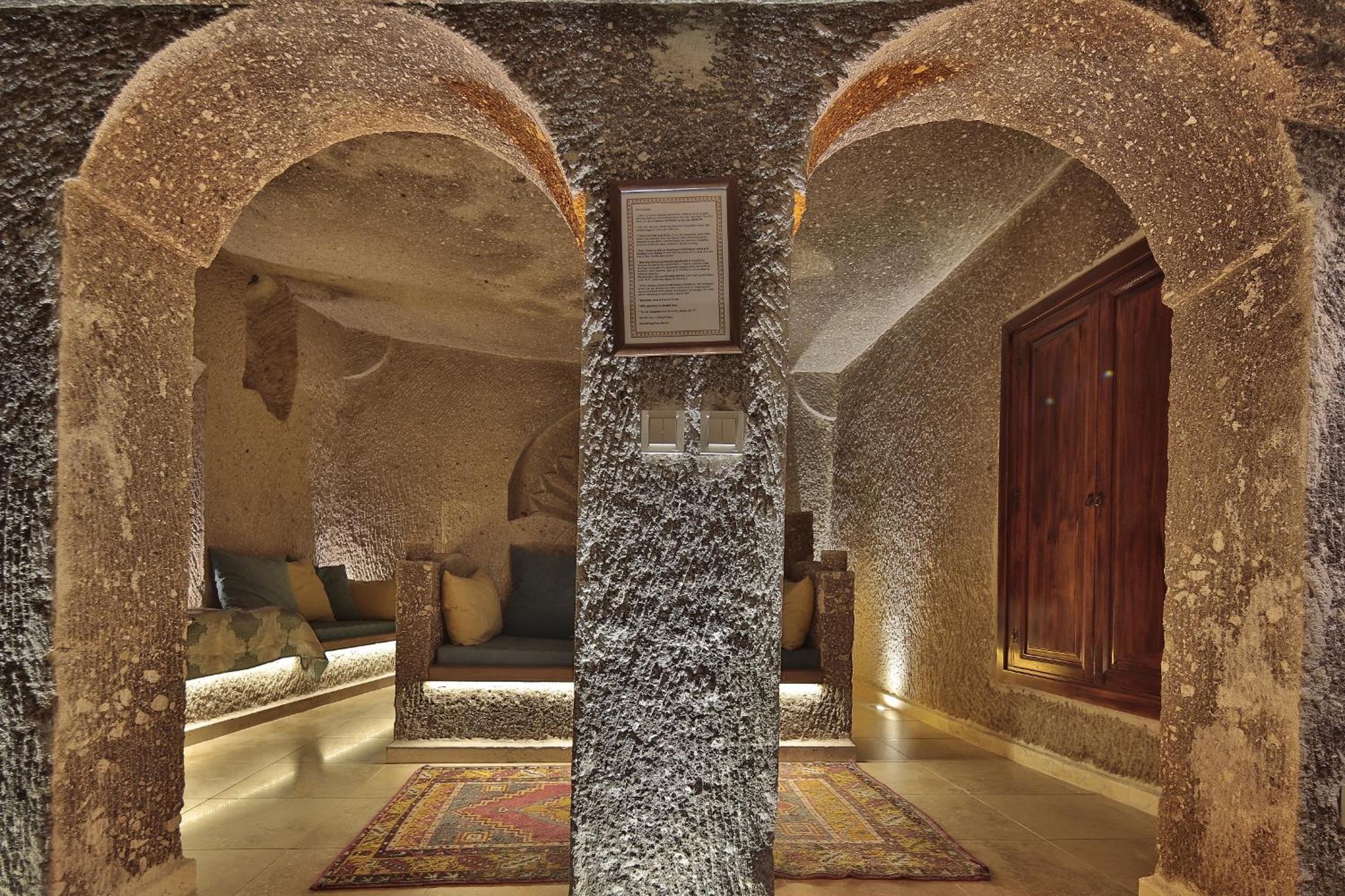 Shoestring Cave House - Image 71