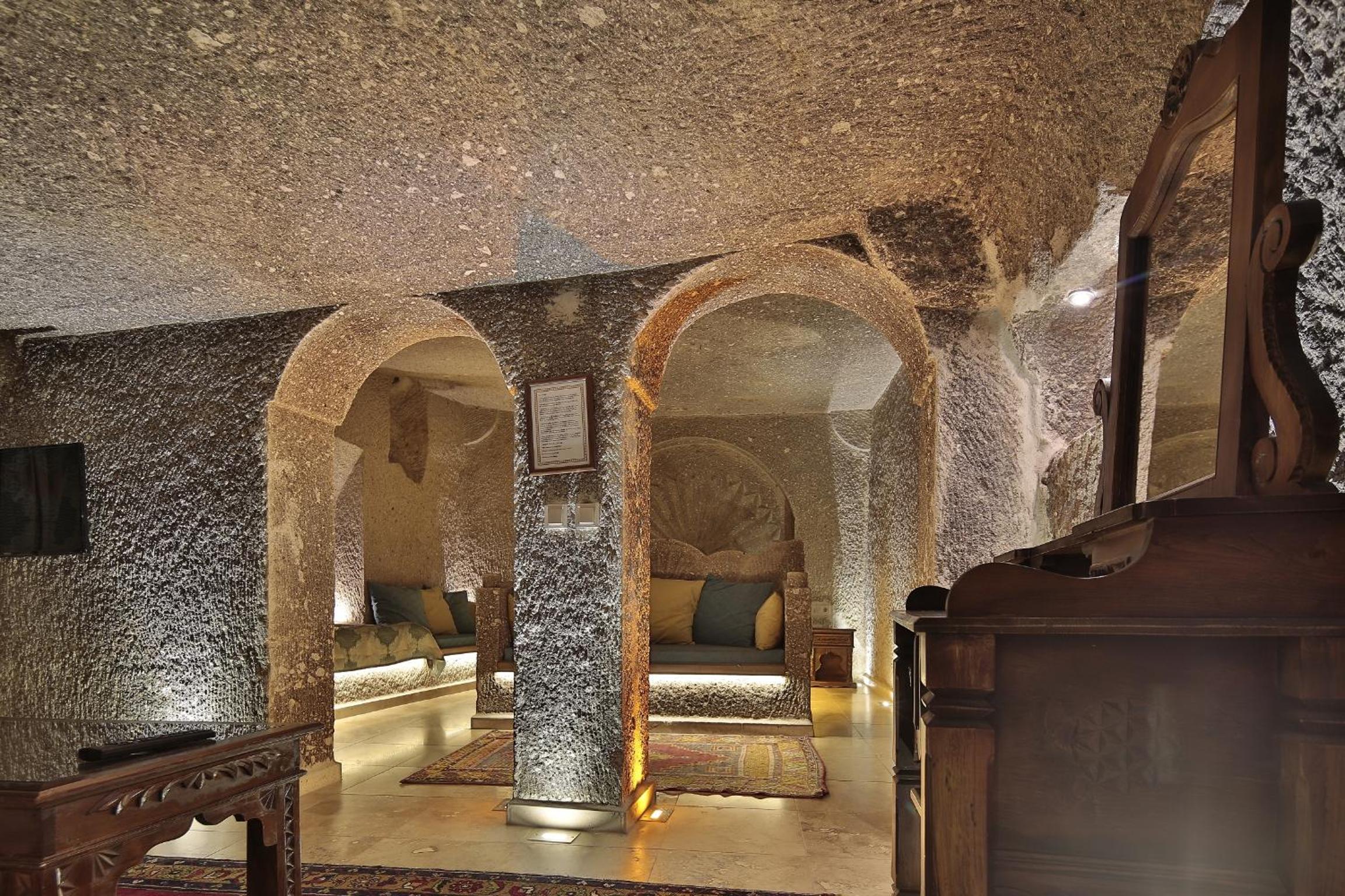 Shoestring Cave House - Image 5