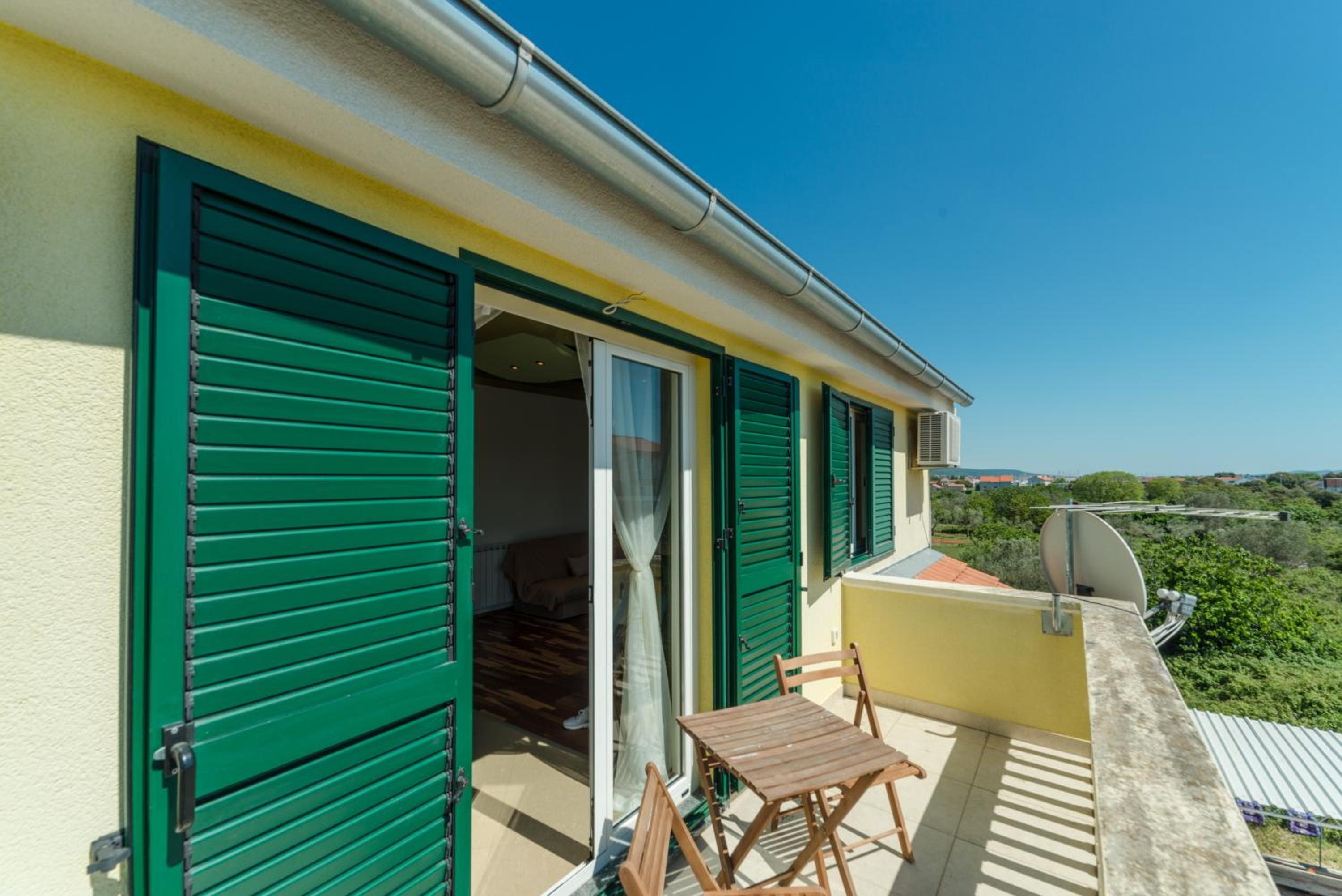 Hotel Crowonder Sun&Fun Holiday House with Large Swimming Pool, Playroom and Garden - Image 1