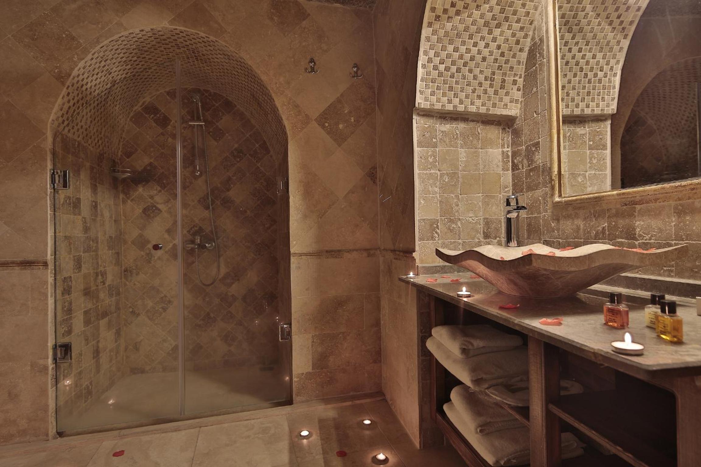 Shoestring Cave House - Image 143