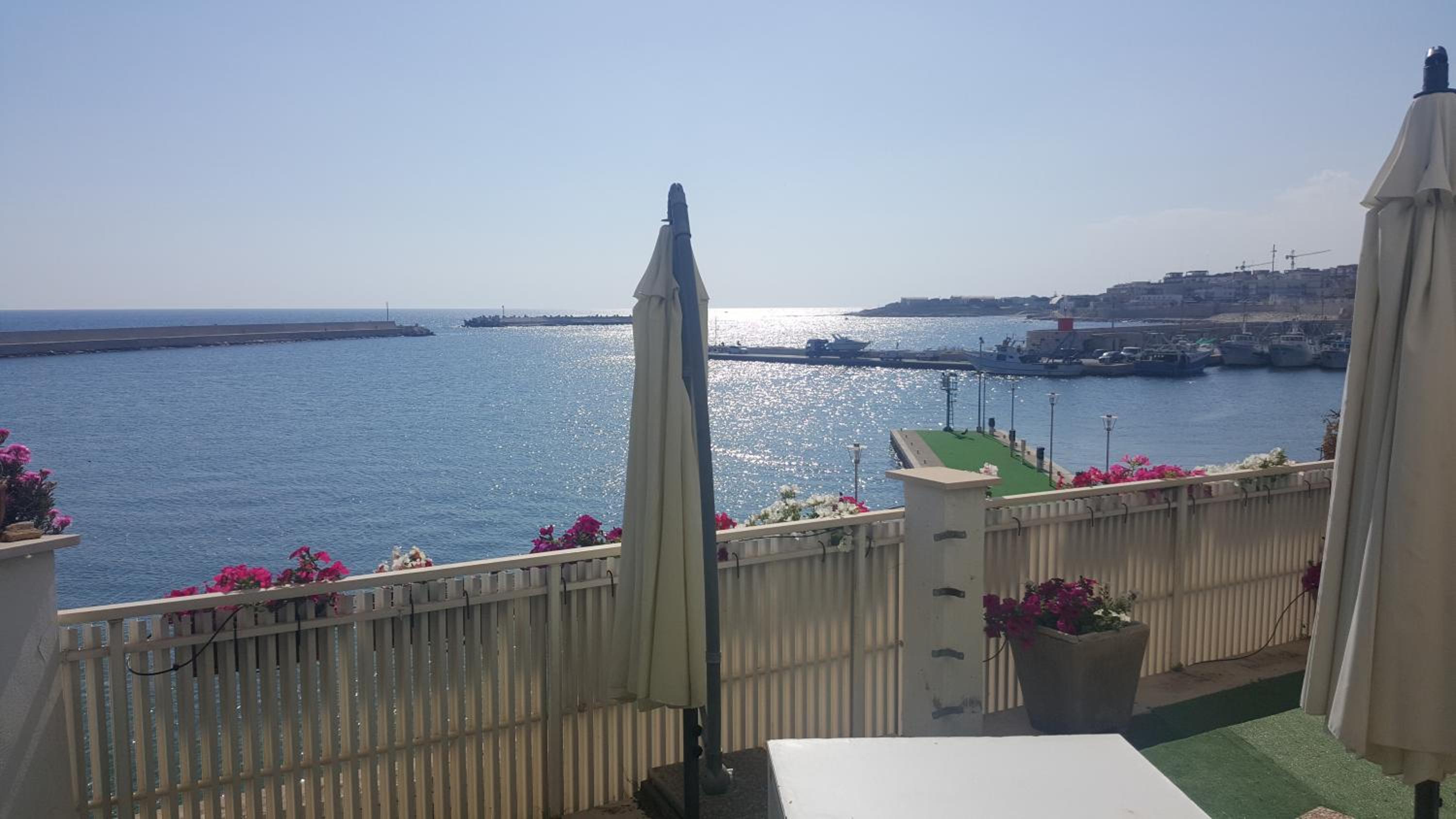 B&B LA BAIA Sea Rooms