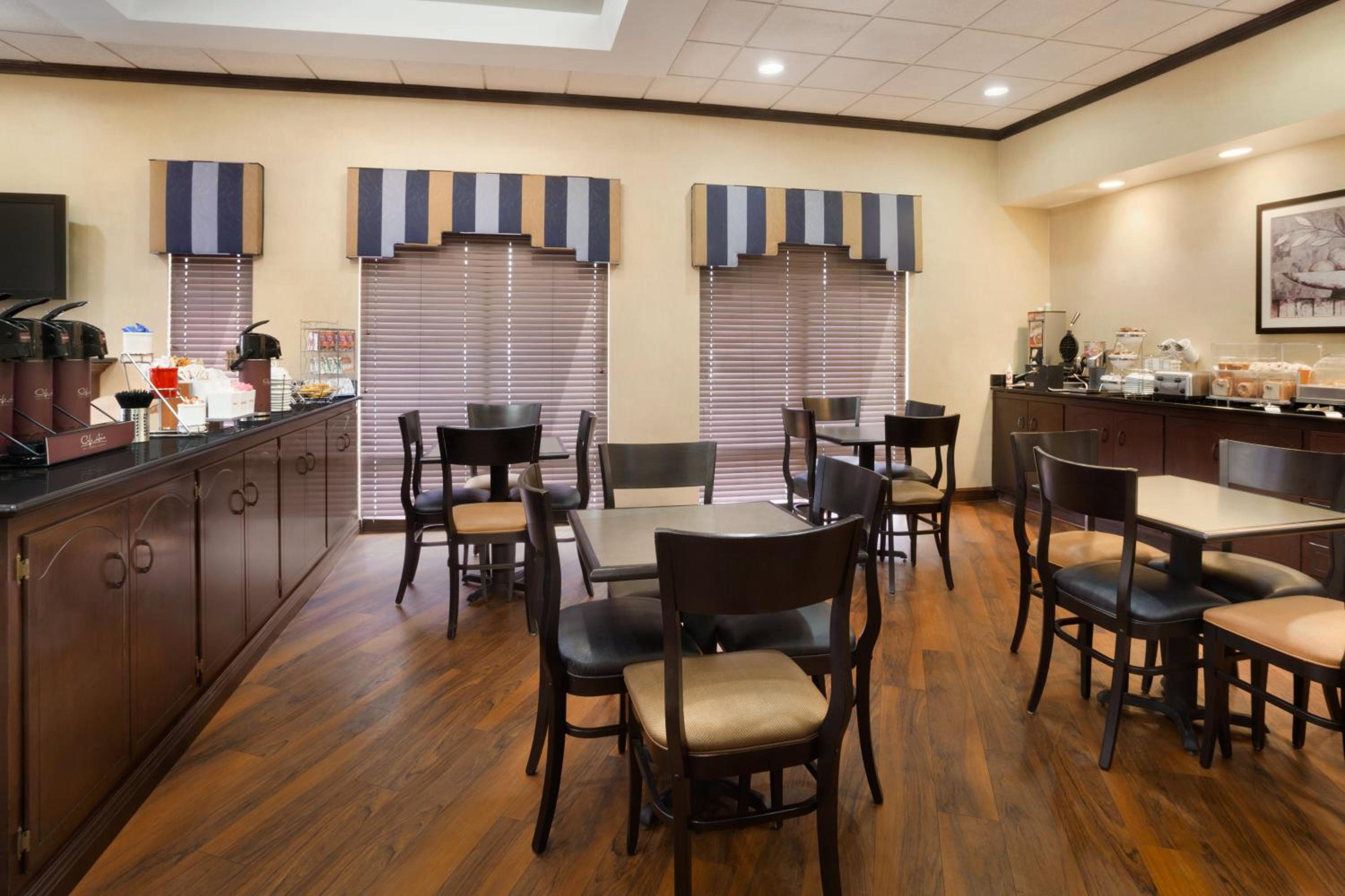 Albany Vacations - Park Inn by Radisson Albany - Property Image 3