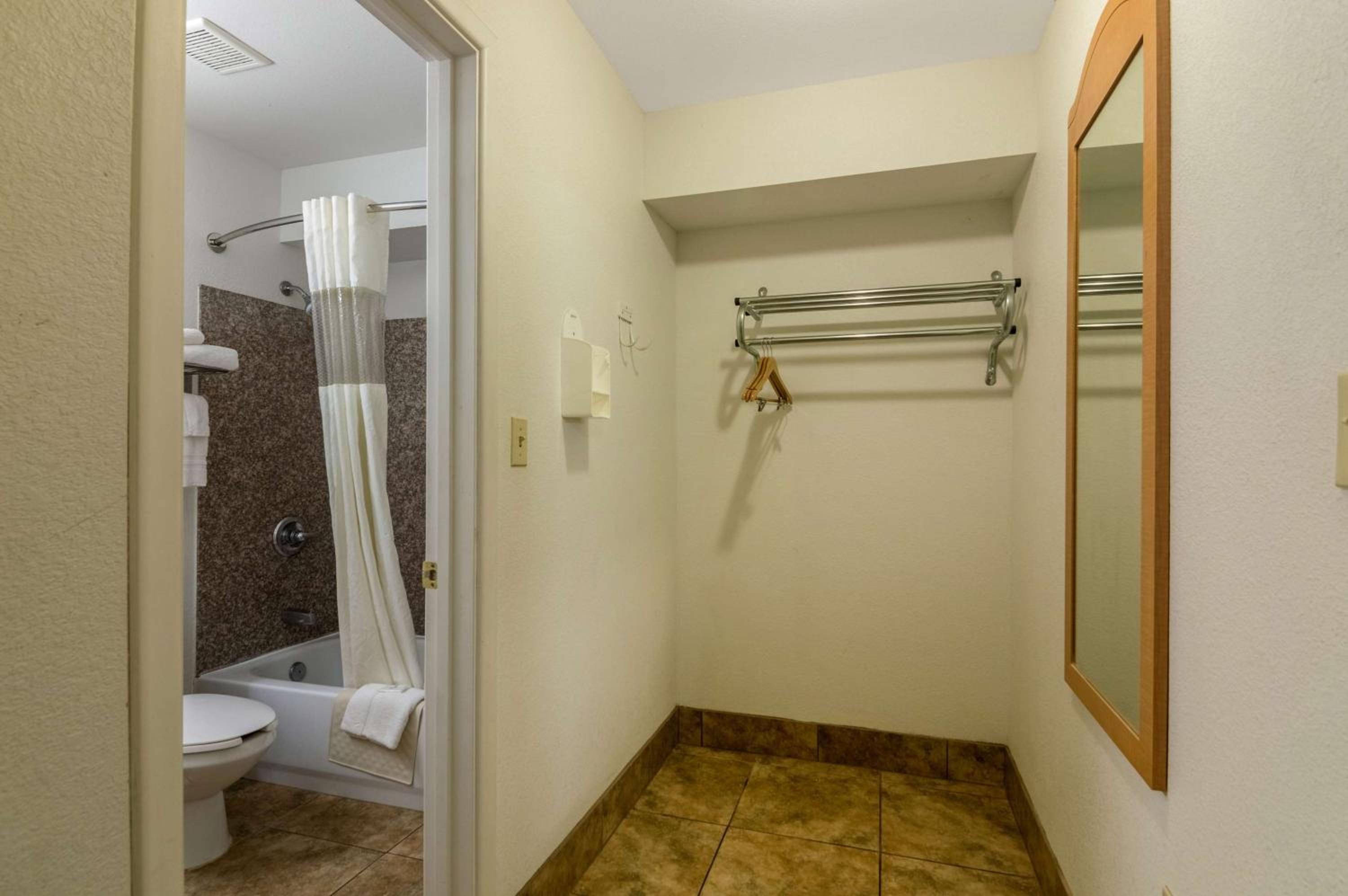 Blue Bonnet Suites -Lubbock, TX - Medical Center