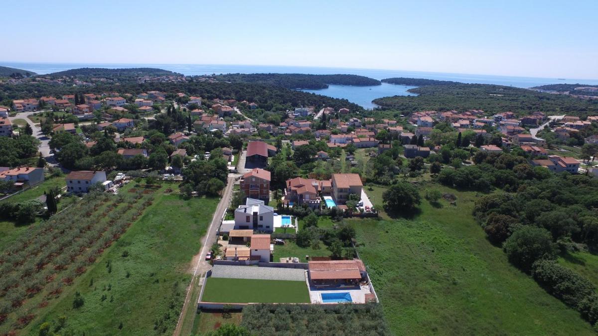 Hotel Holiday Home Petrovic - Image 1