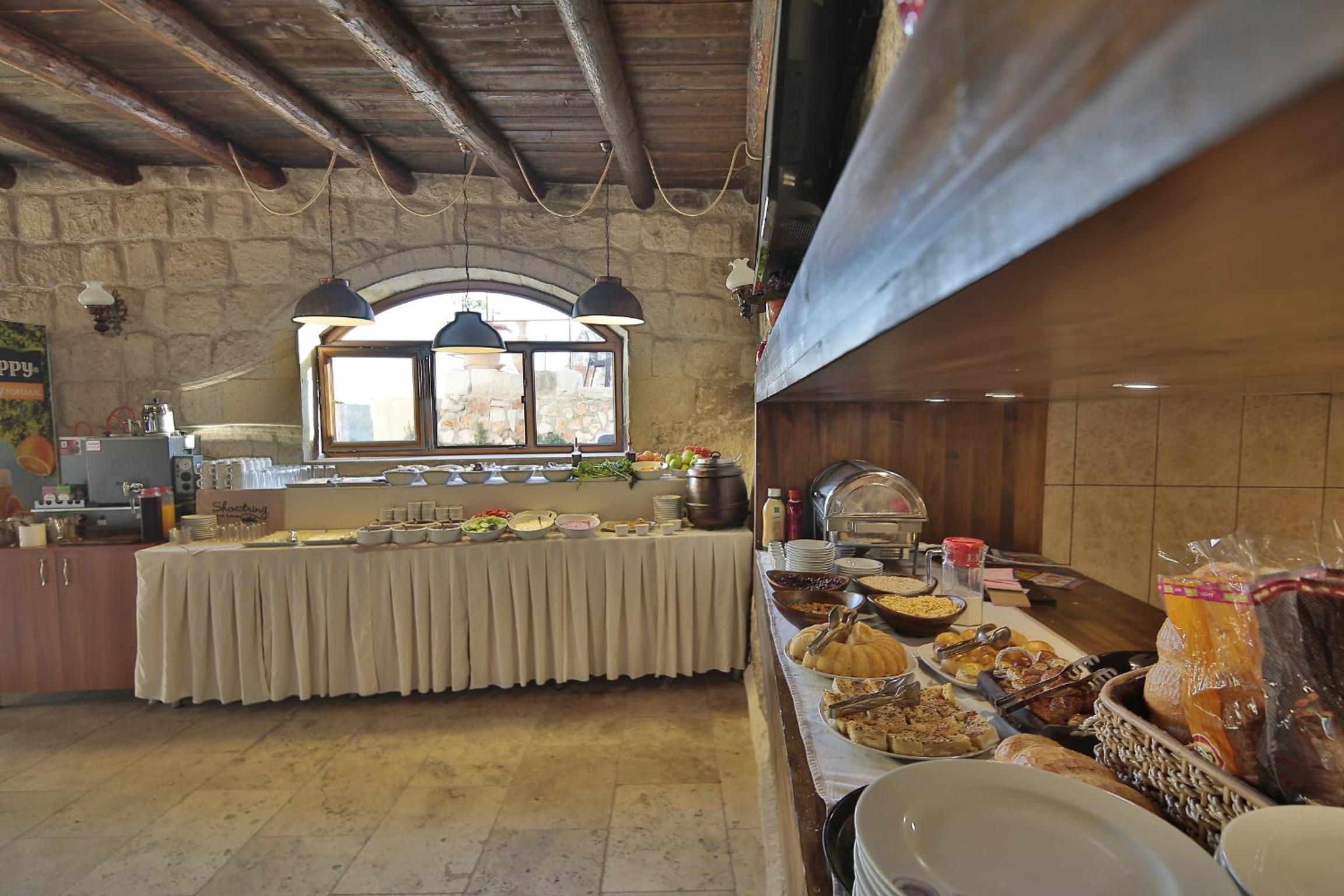 Shoestring Cave House - Image 141