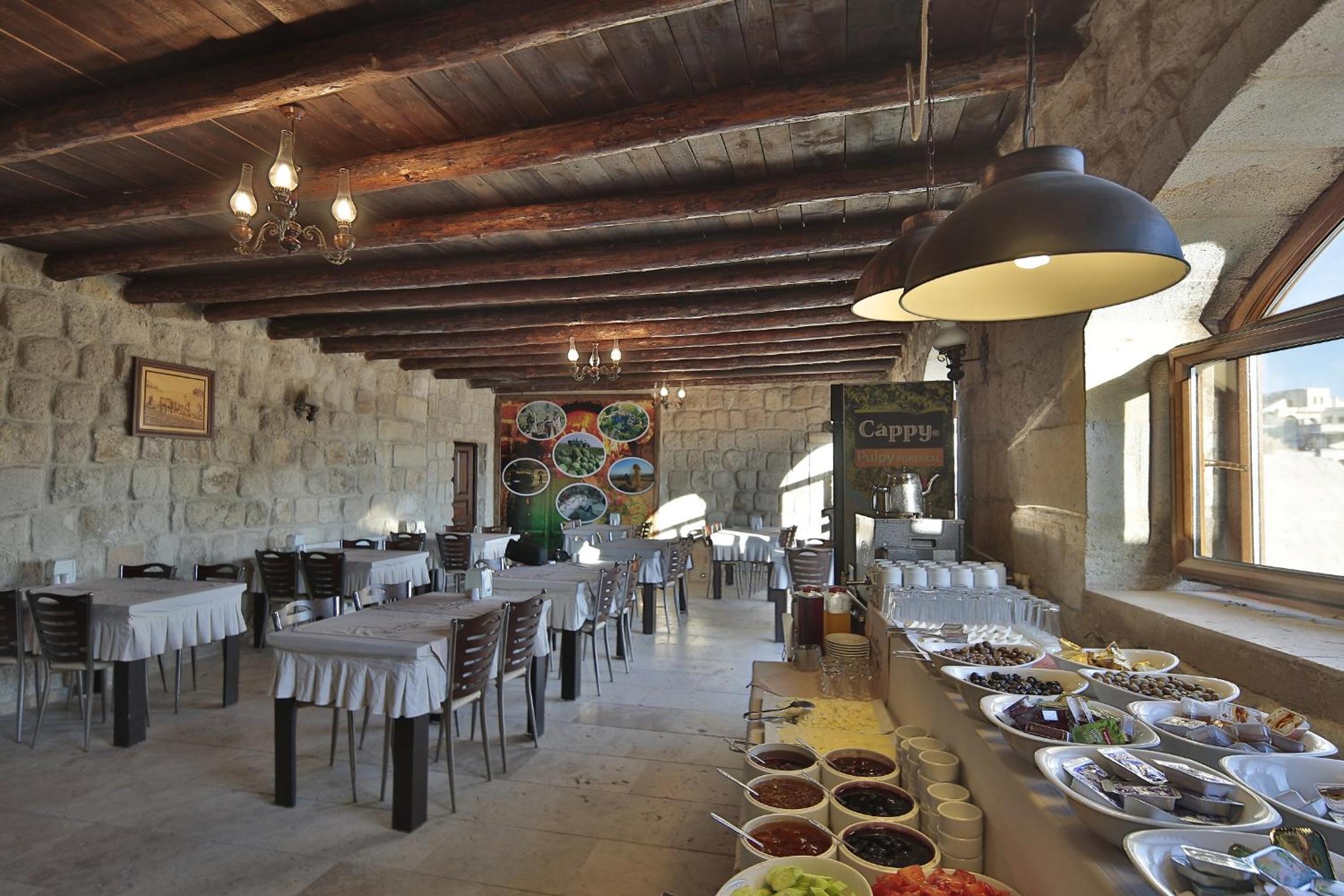 Shoestring Cave House - Image 140