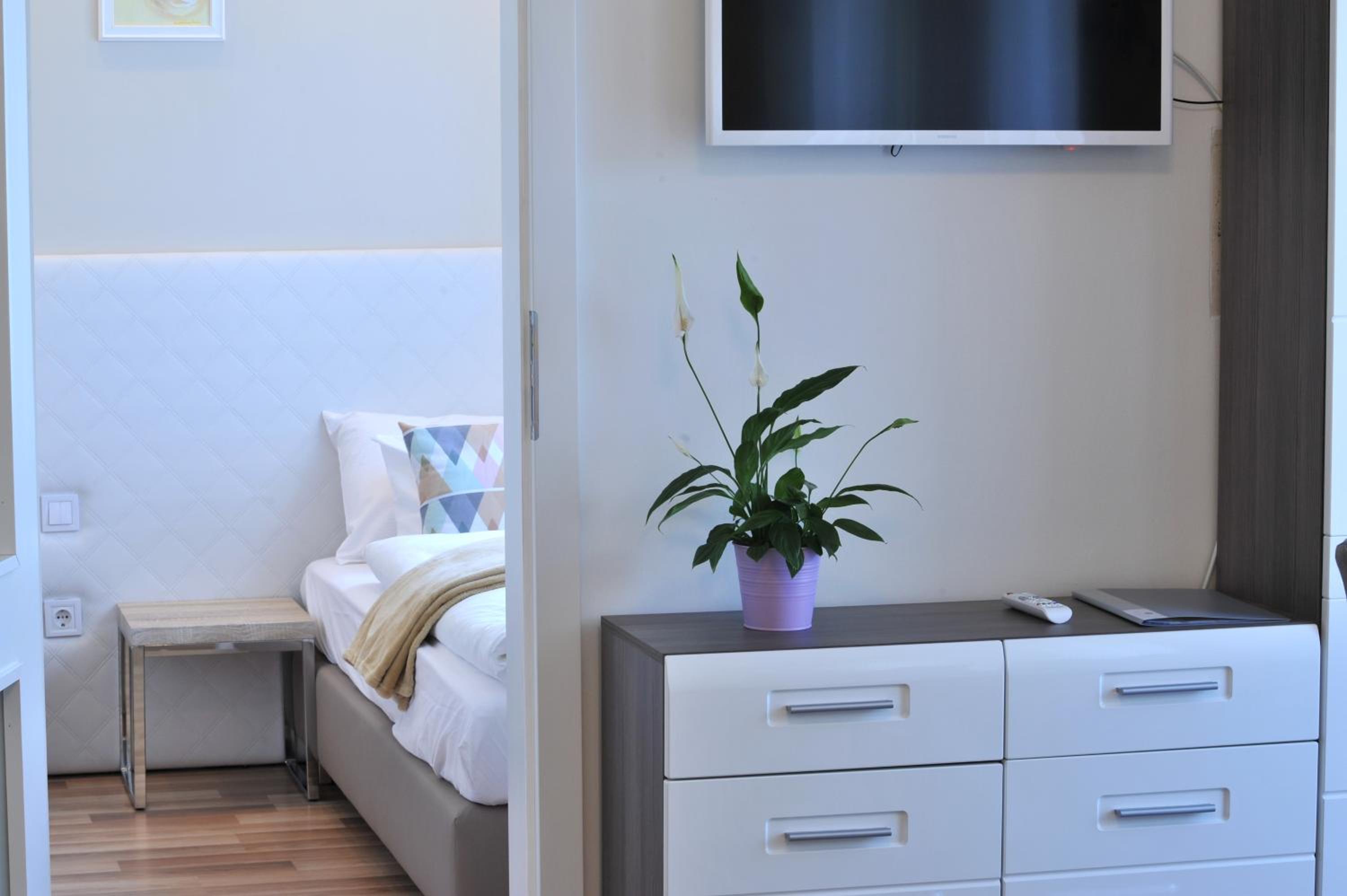 Hillside Premium Apartments