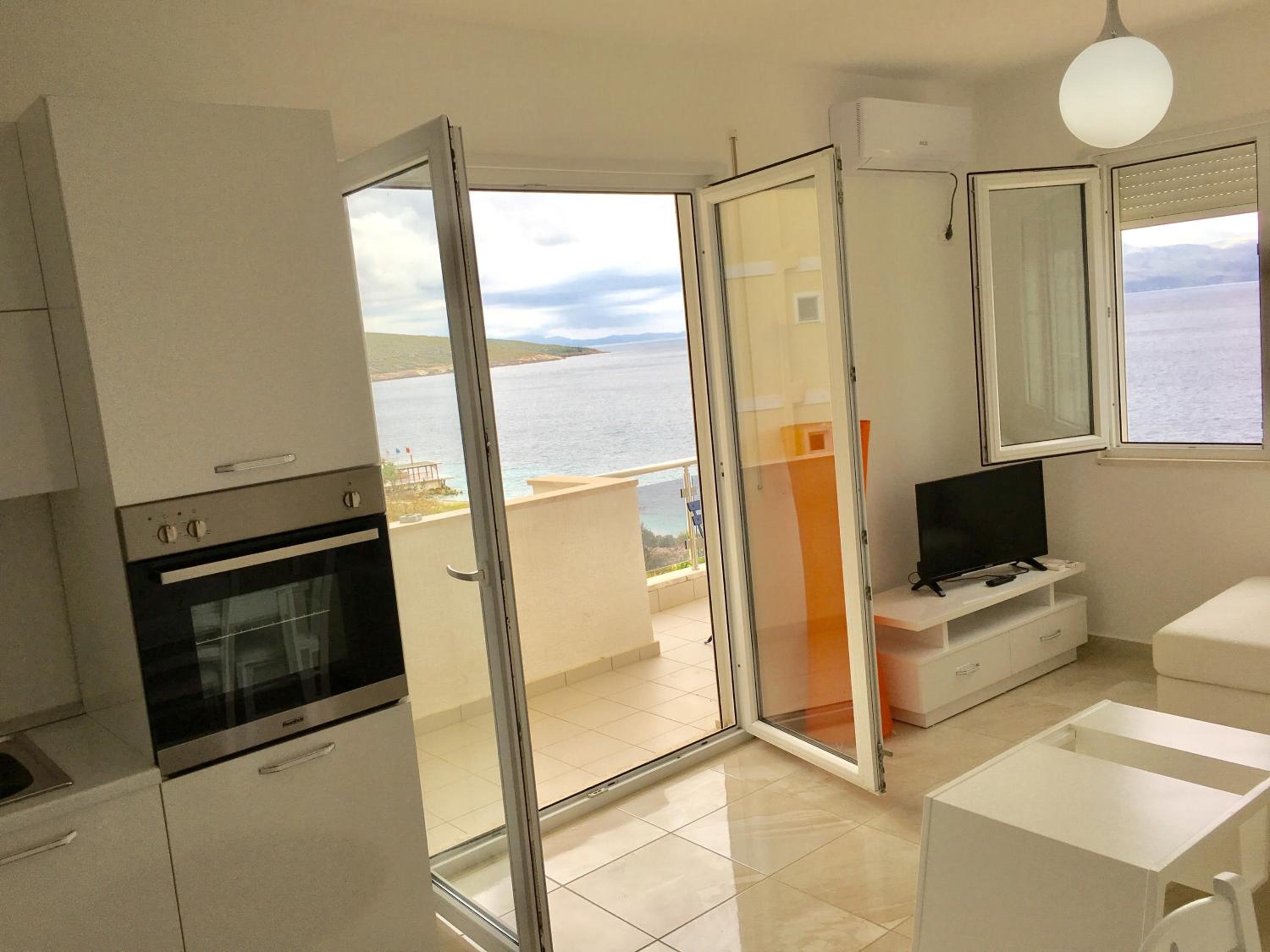 White Residence Apartament