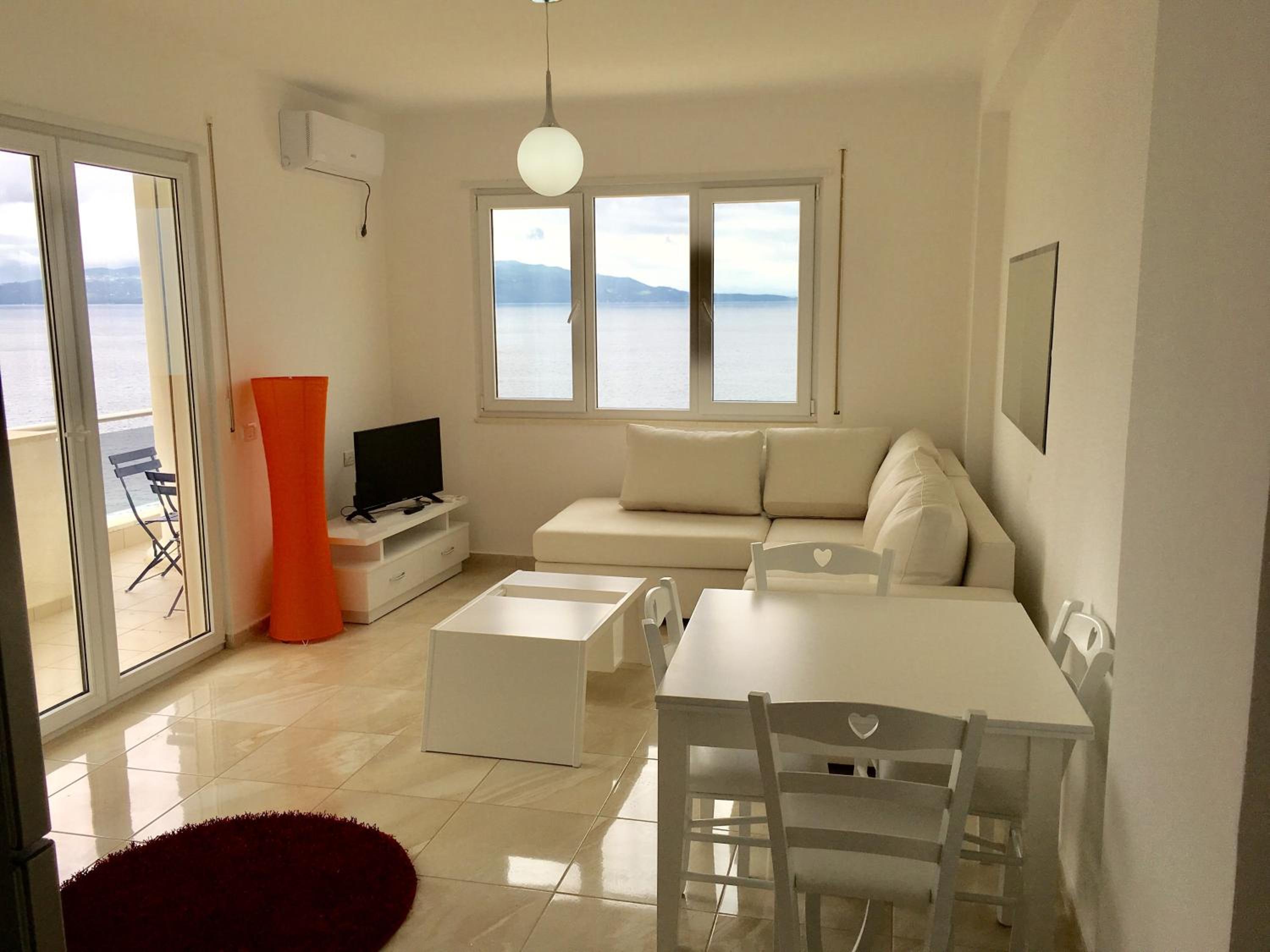 White Residence Apartament