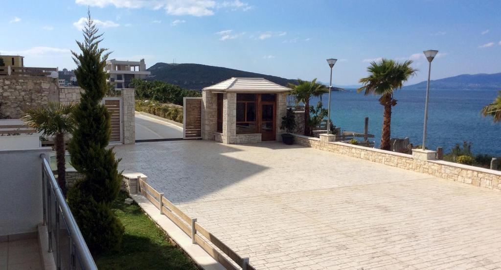 White Residence Apartament