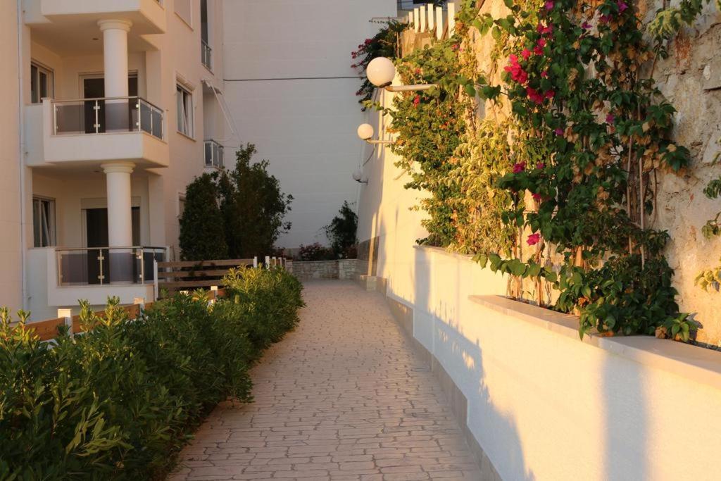 White Residence Apartament