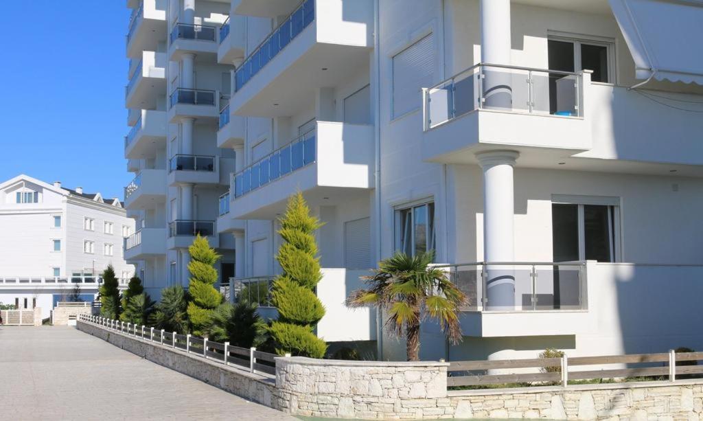 White Residence Apartament
