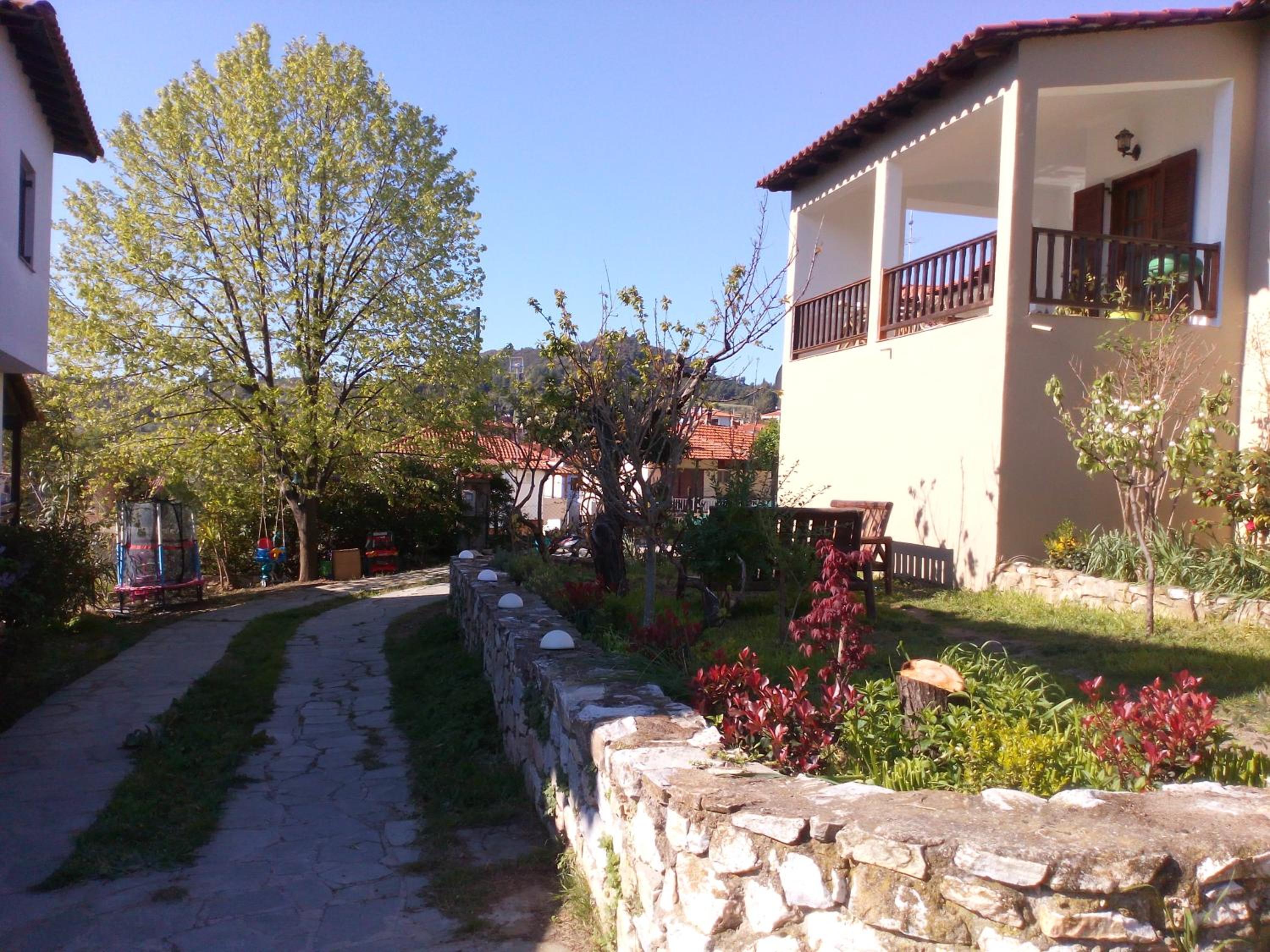Flamouria view 3