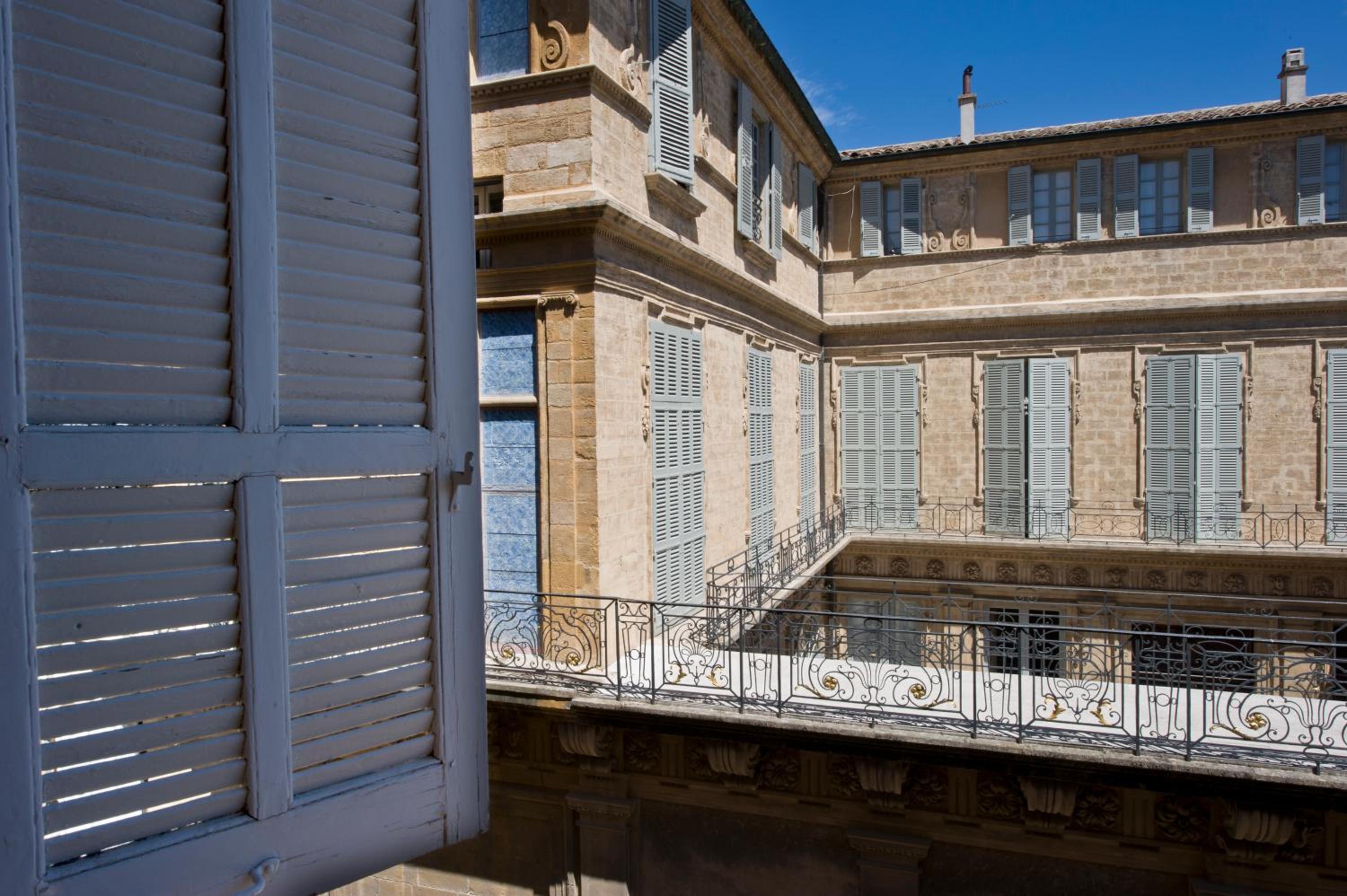 balcony