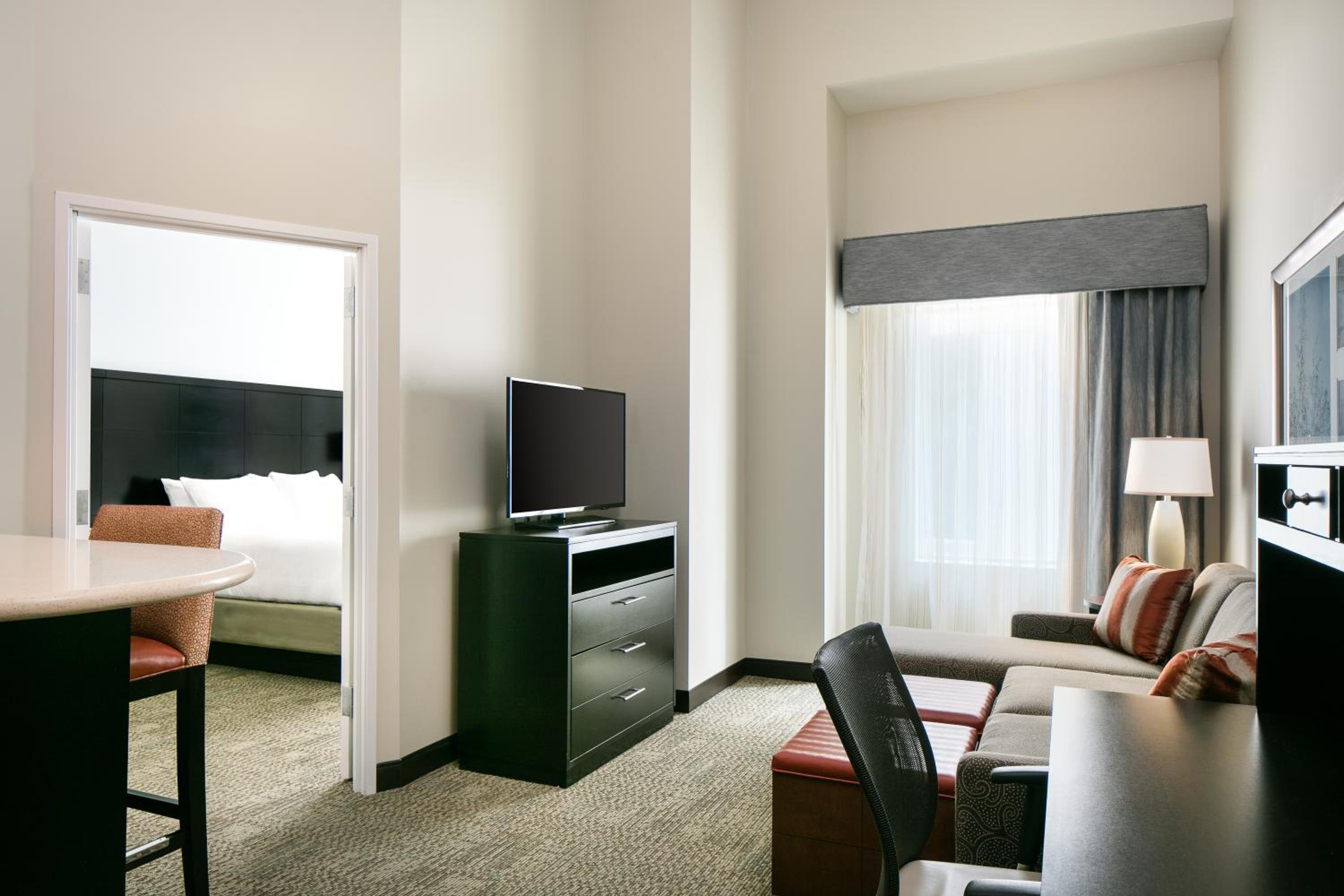 Des Moines Vacations - Staybridge Suites Des Moines Downtown, an IHG Hotel - Property Image 2
