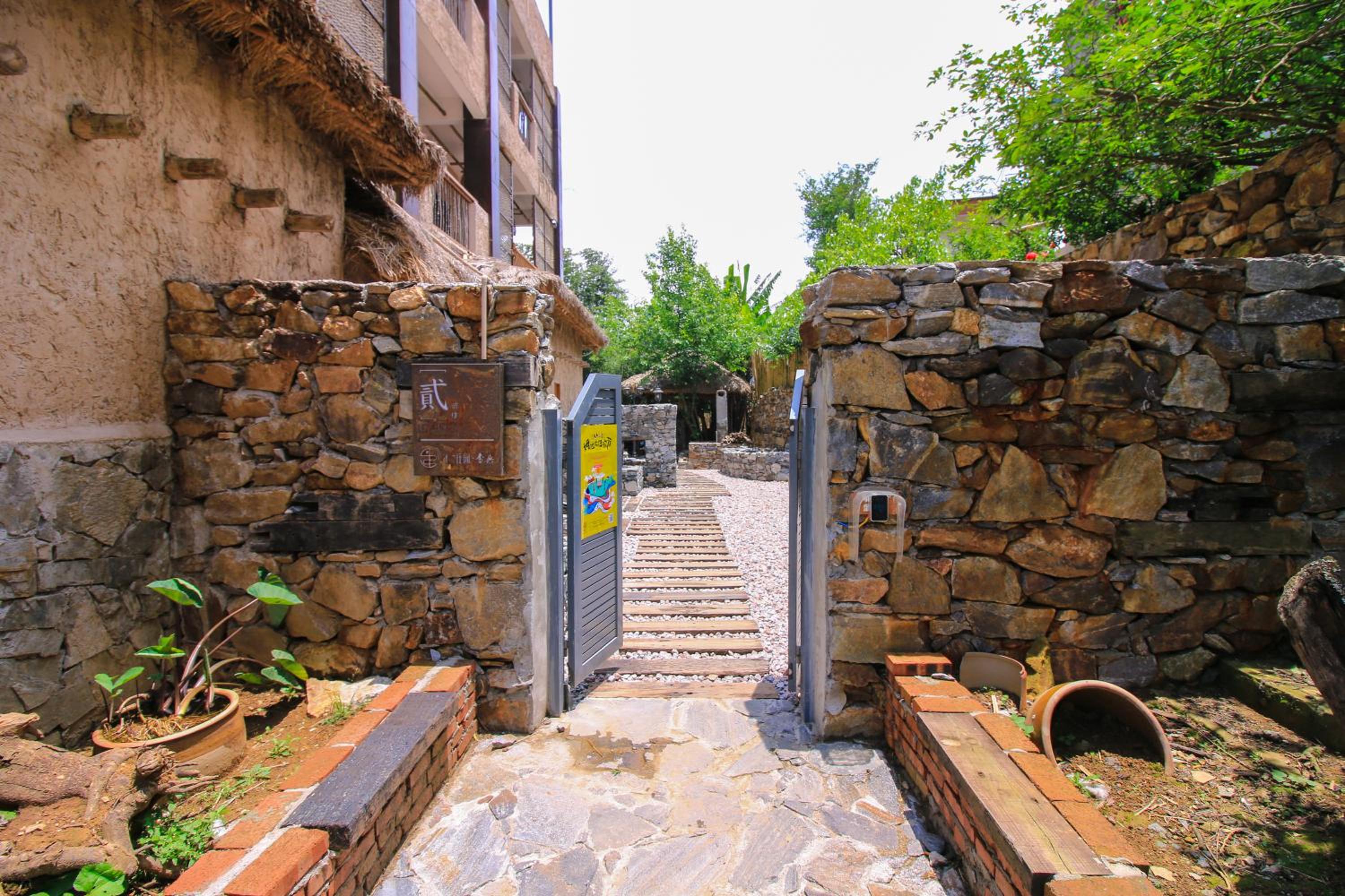 Twelve Manor Xiangdian Yuanyang Rice Terraces Retreat
