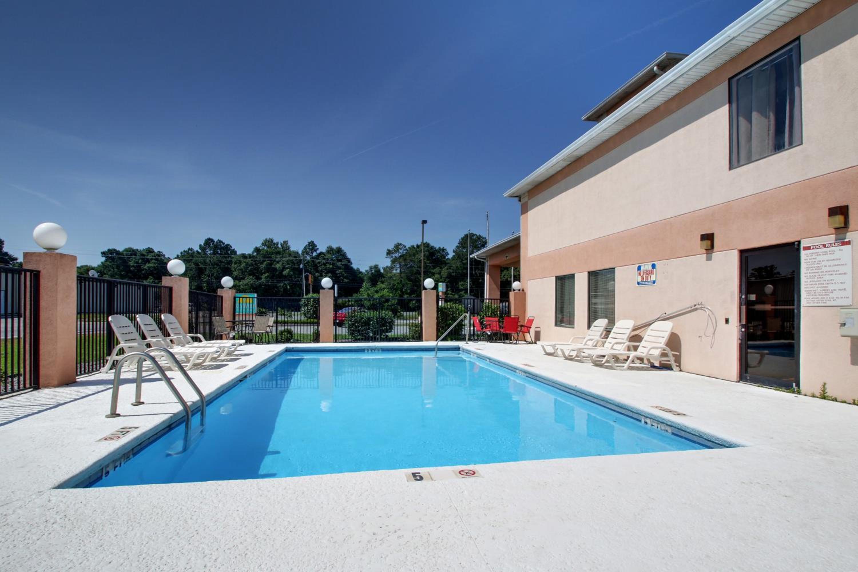 Key West Inn - Baxley - Property Image 5