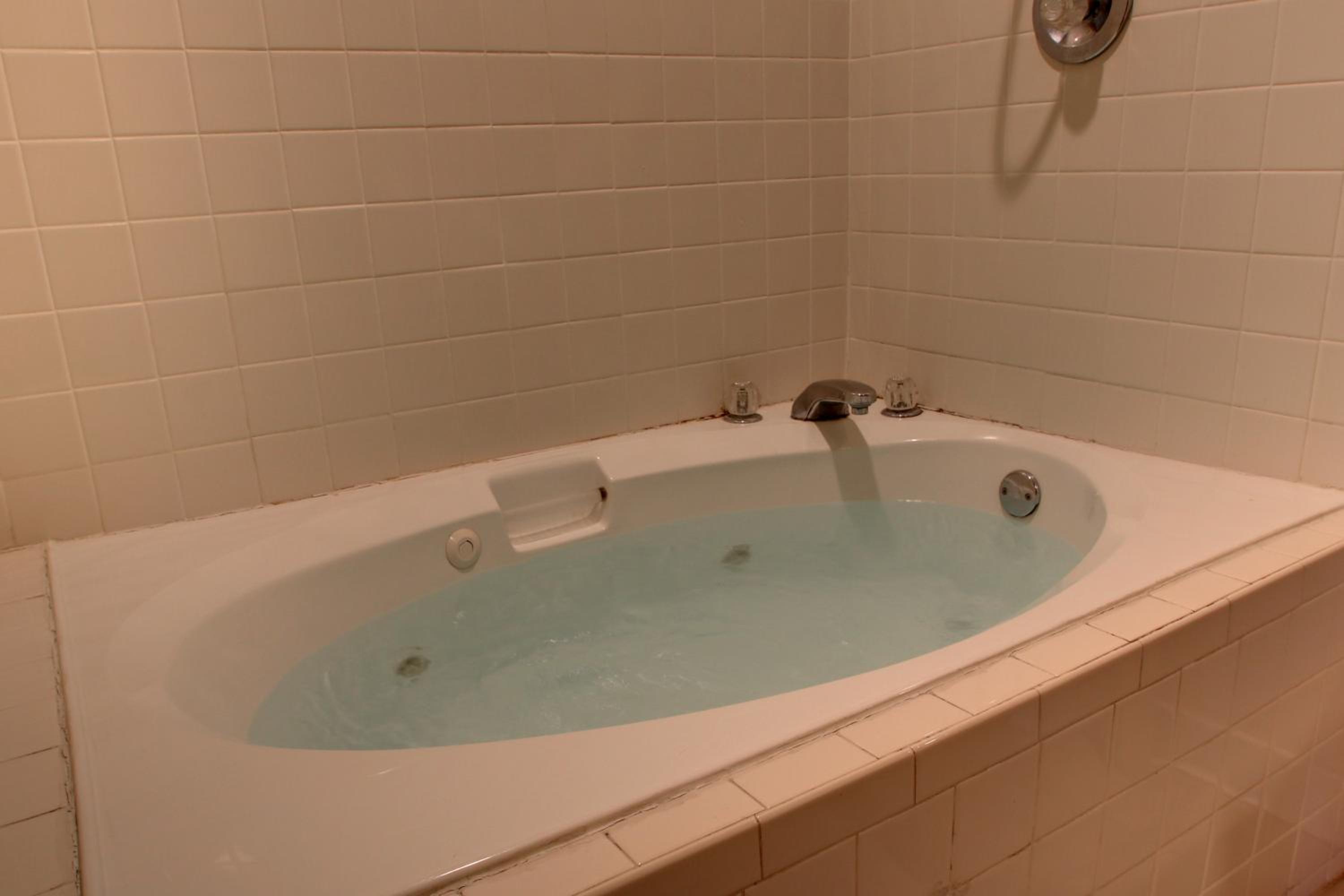 Key West Inn - Baxley - Property Image 6