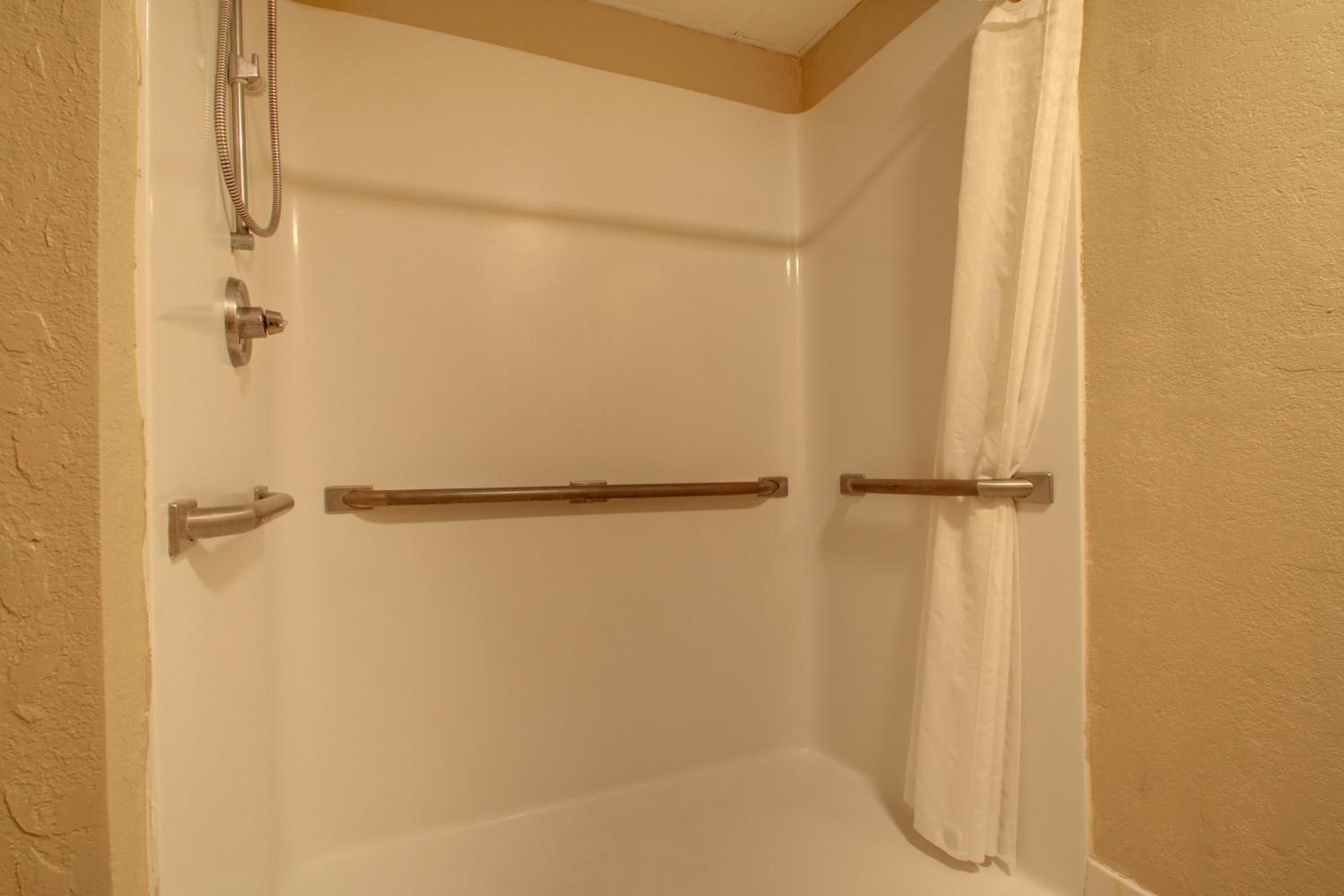 Key West Inn - Baxley - Property Image 31
