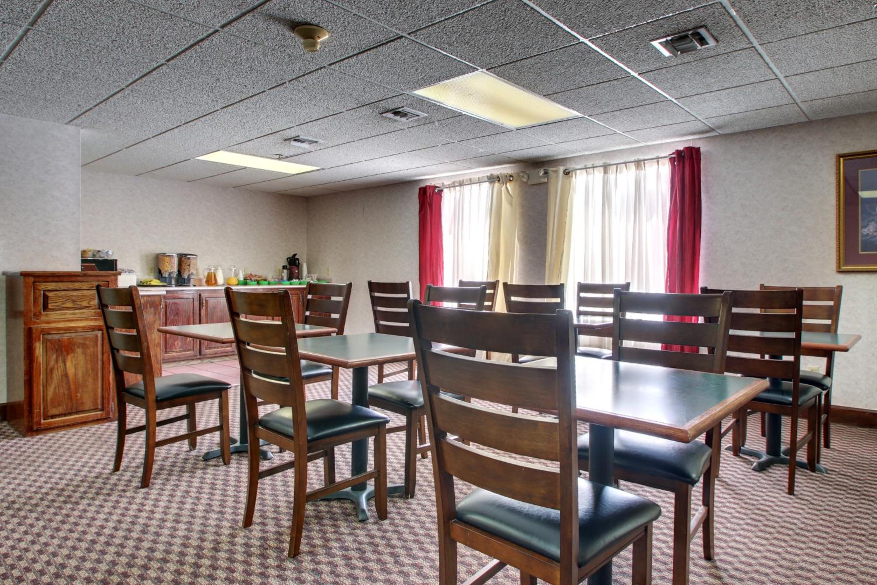 Key West Inn - Baxley - Property Image 9