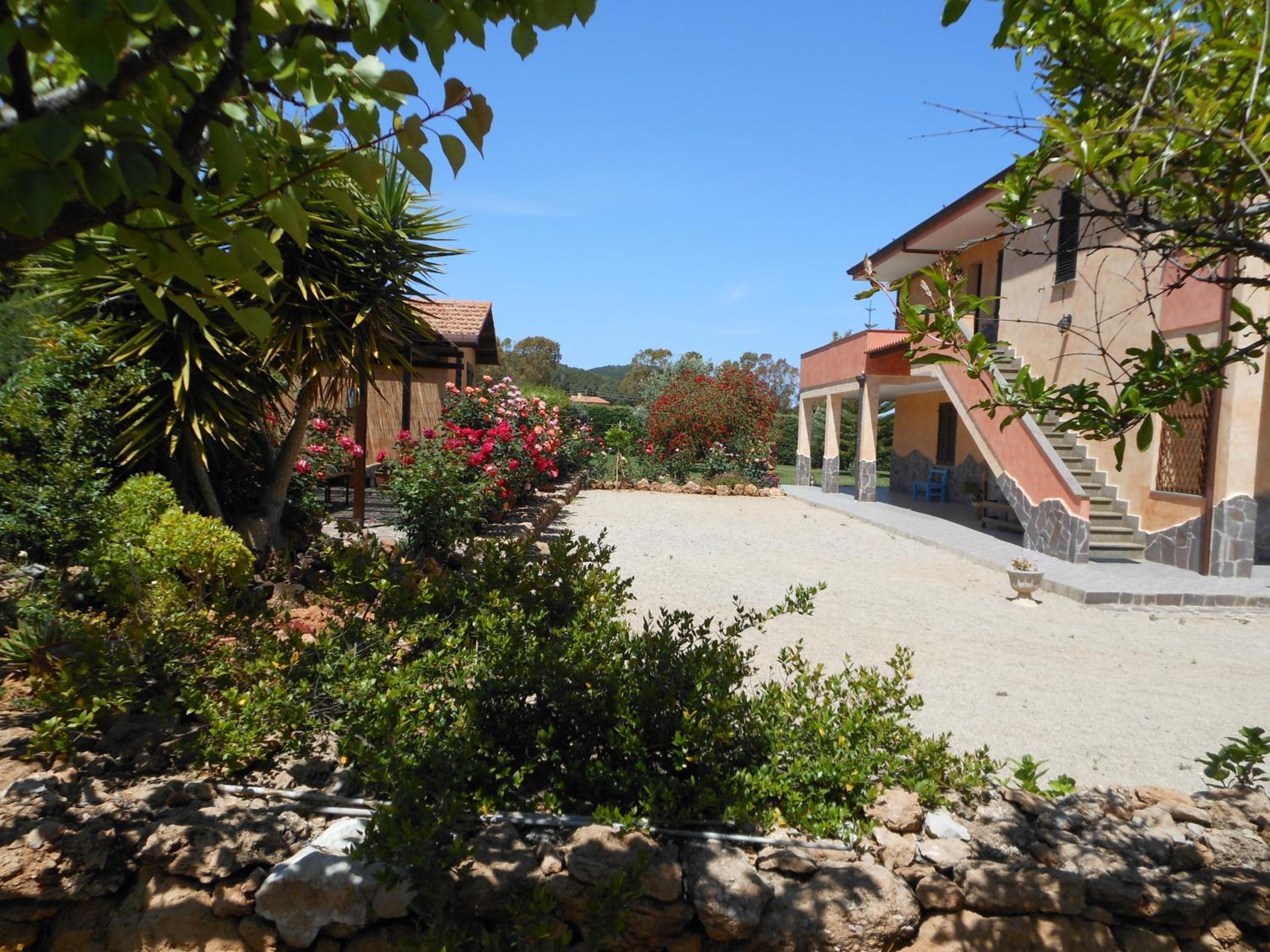 Bed and breakfast Le Camelie view 3