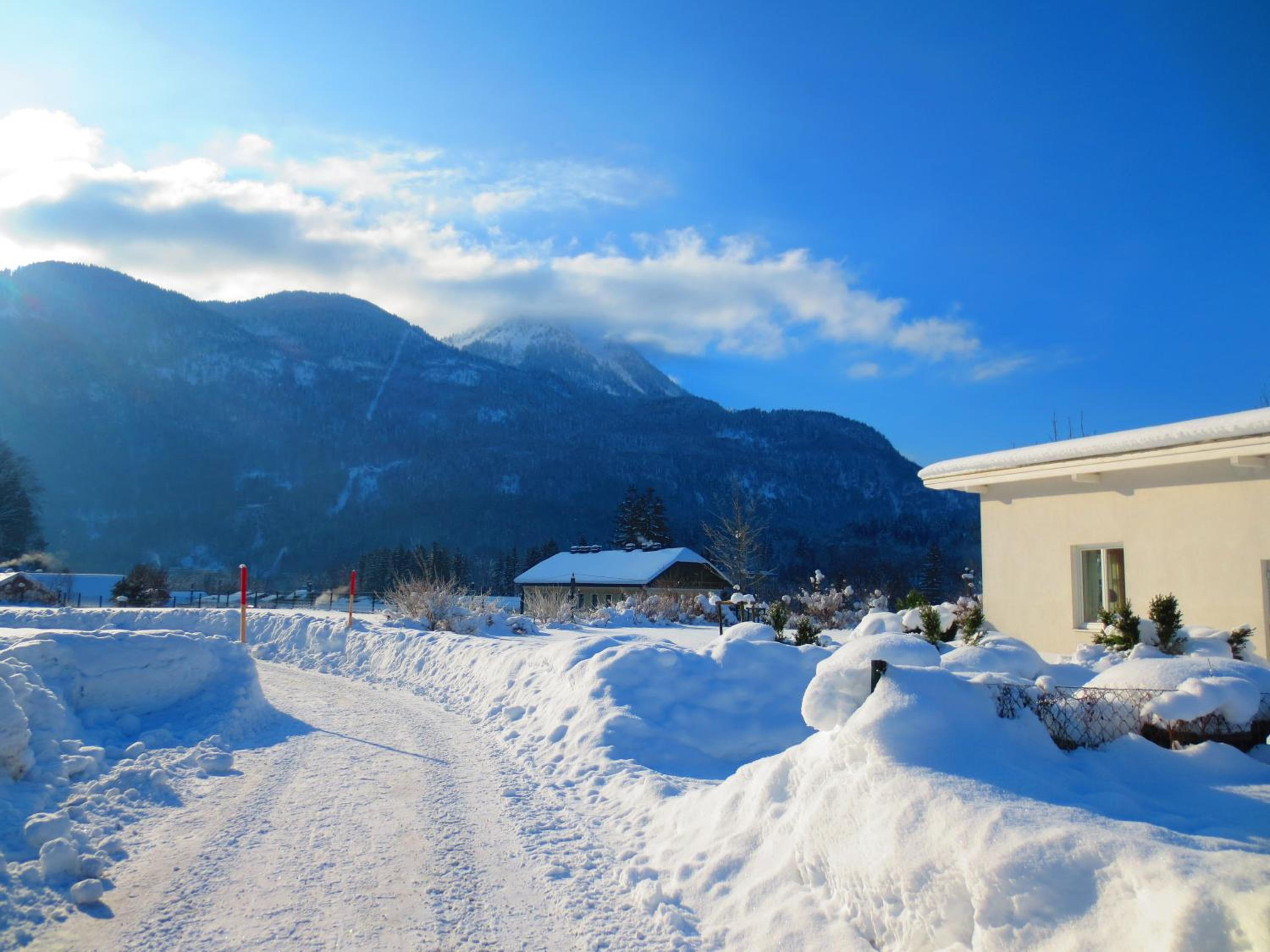 FLORES, Ferienhaus oder Doppelzimmer, im Grünen, 5 Gehminuten ins Zentrum, Parkplatz, zero emissions