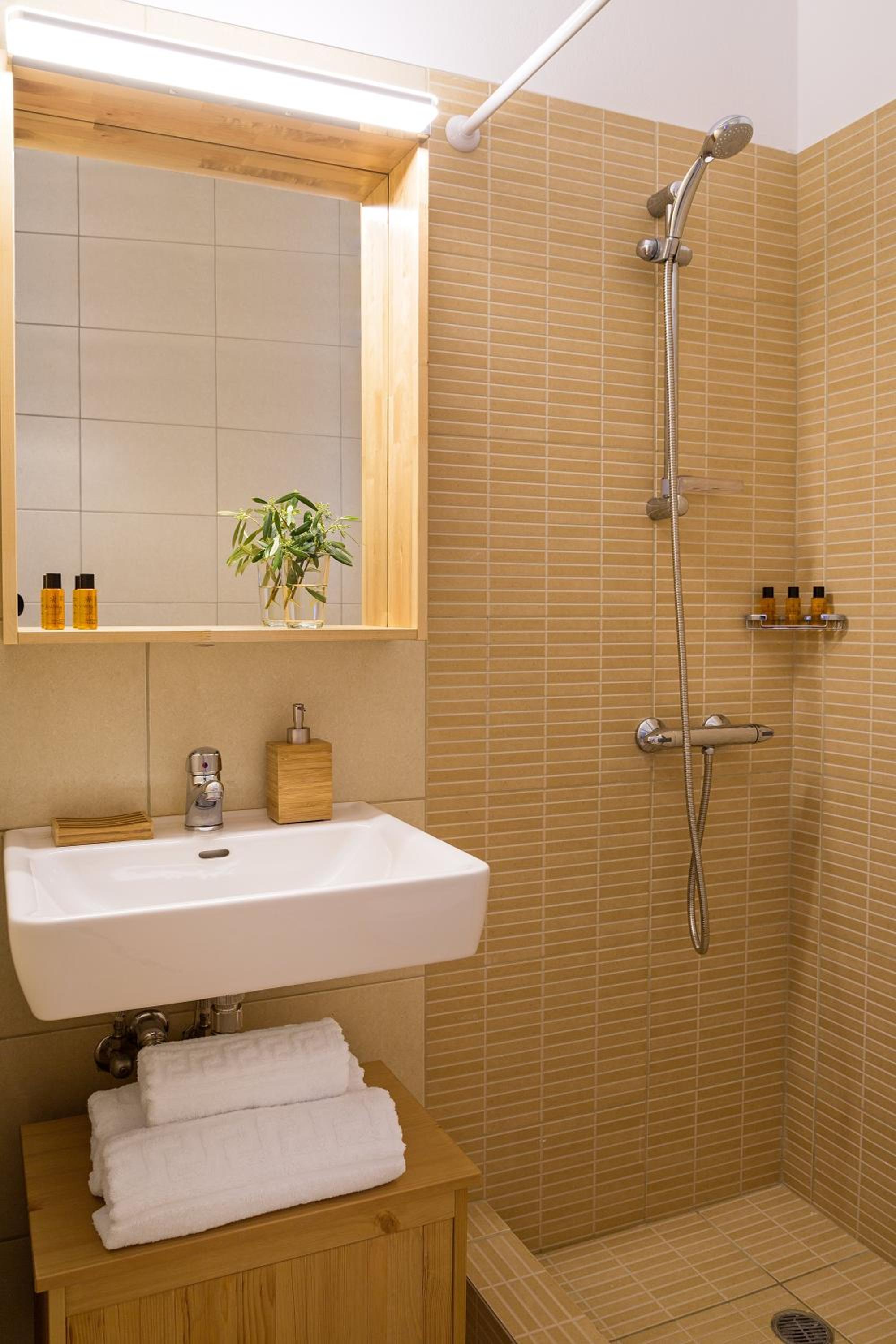 Syra Suites