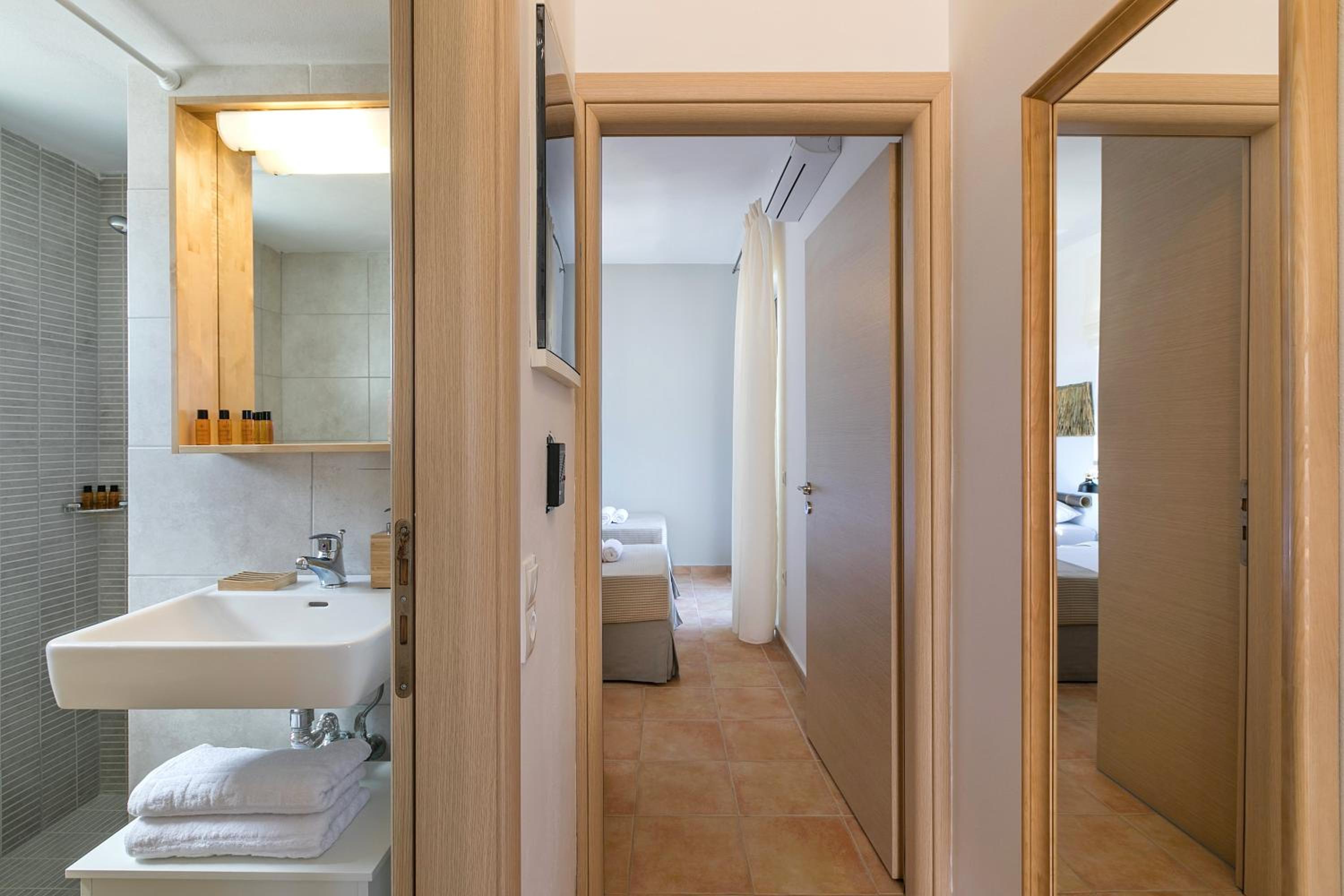 Syra Suites