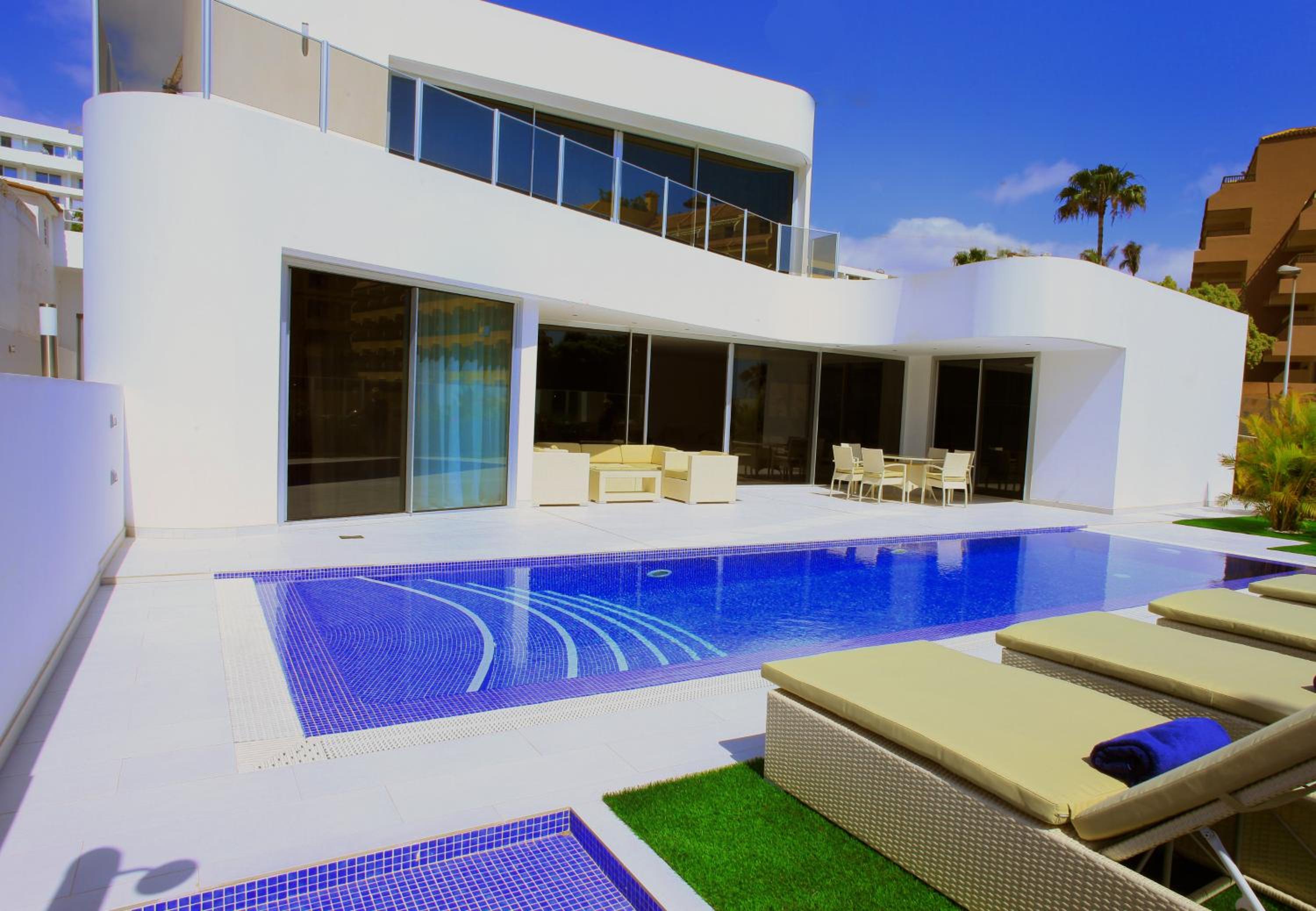 Hotel Villas Flamingo Resort - Image 1