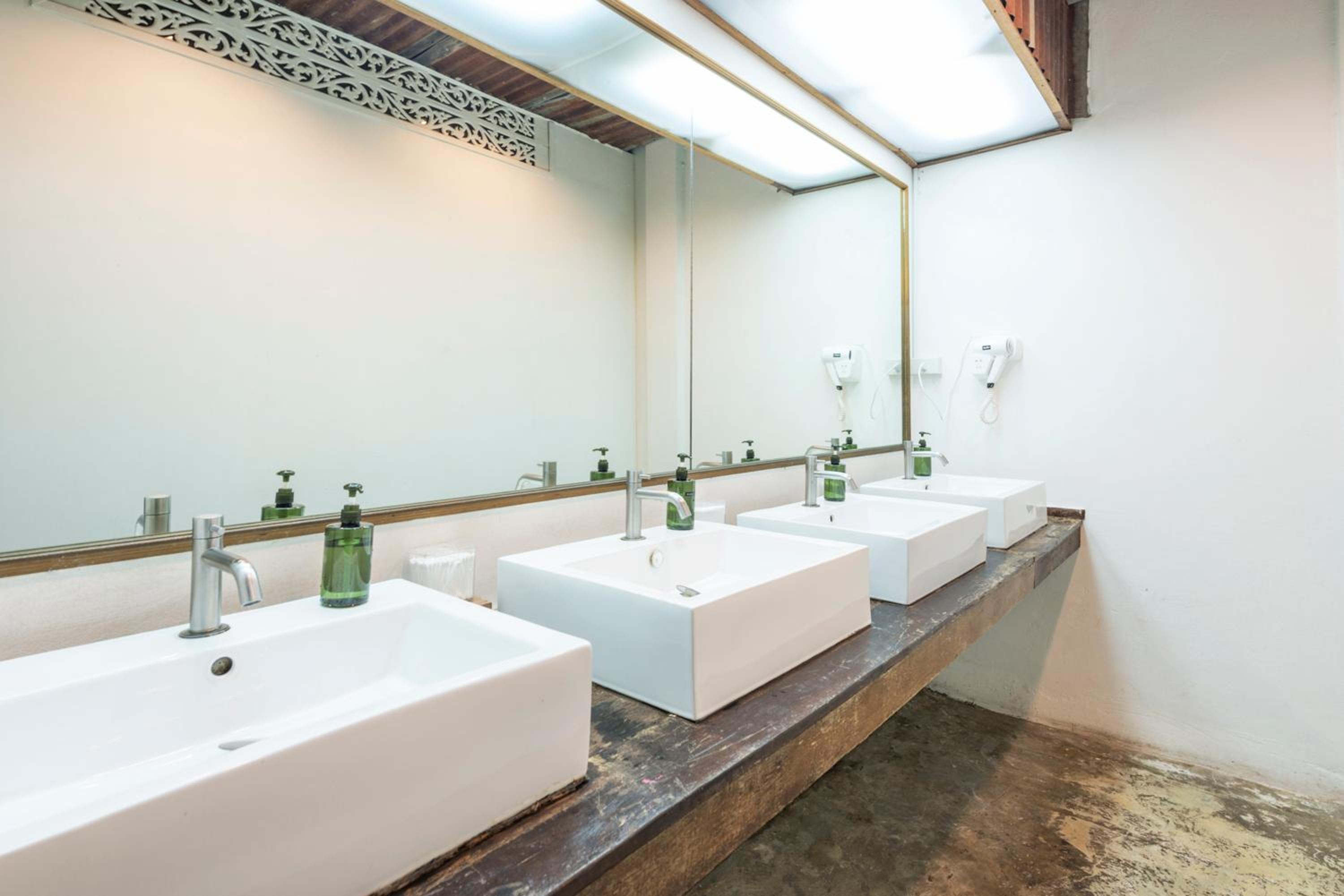 Suneta Hostel Khaosan - Image 2