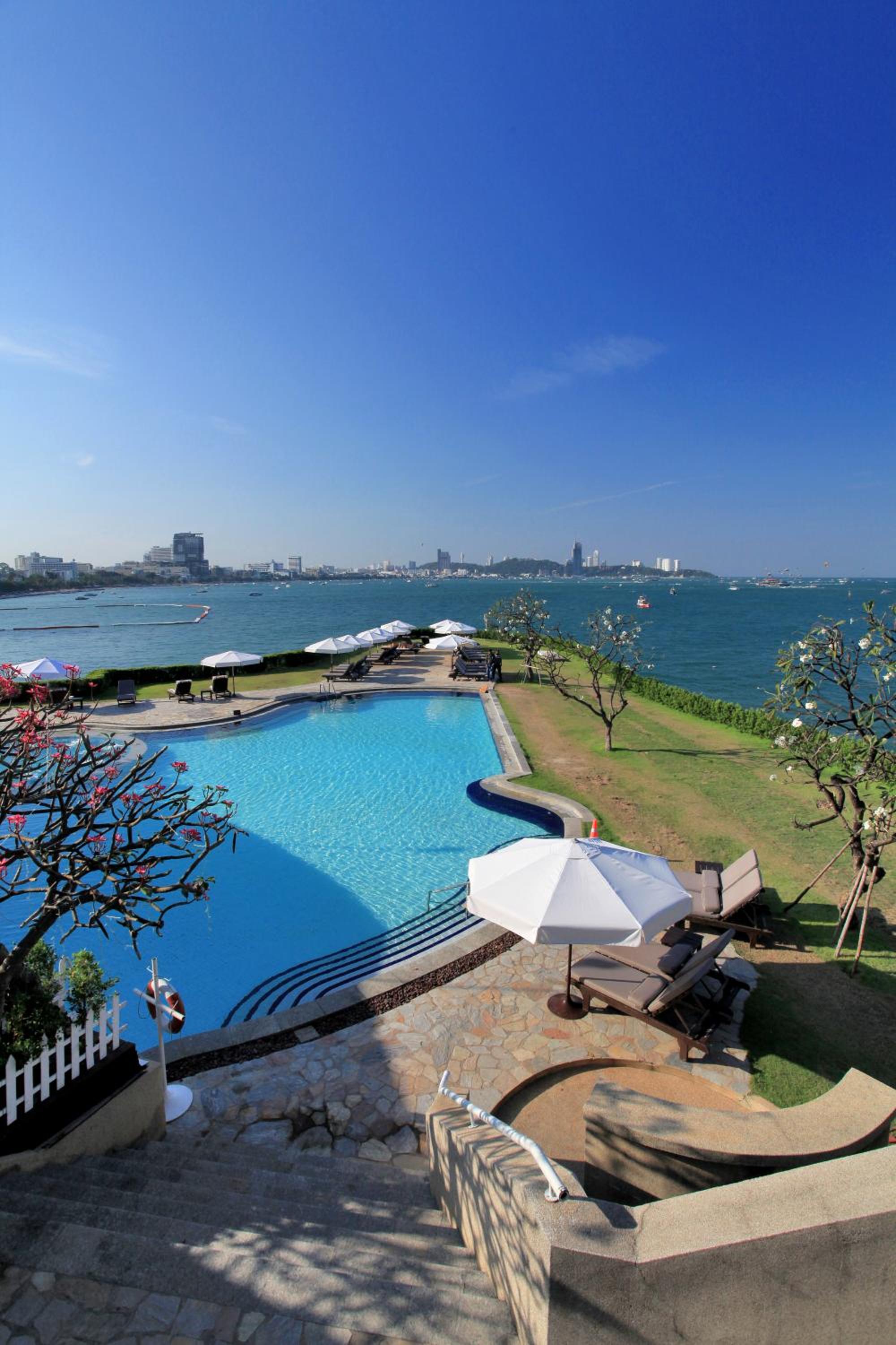 Dusit Thani Pattaya - Image 2