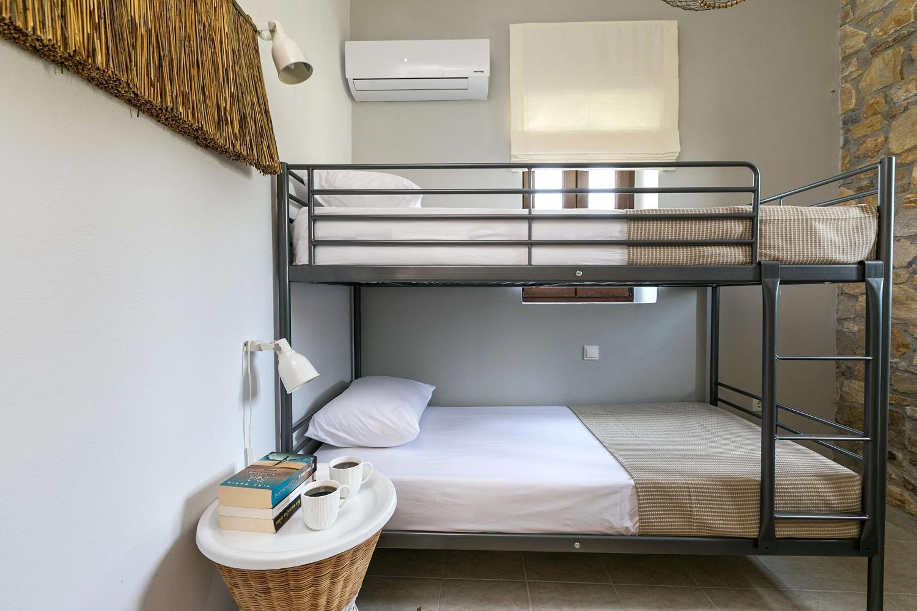 Syra Suites