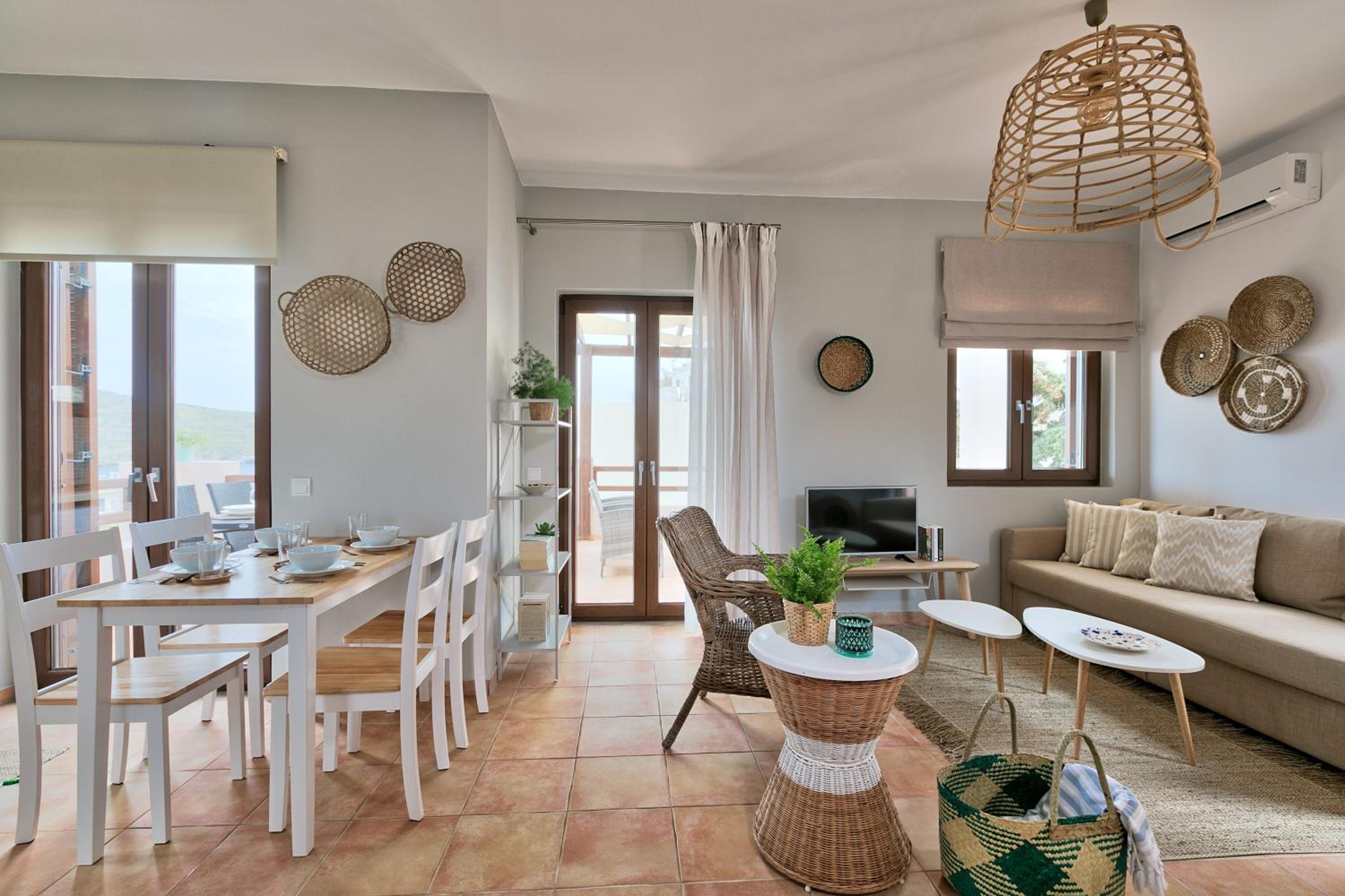 Syra Suites