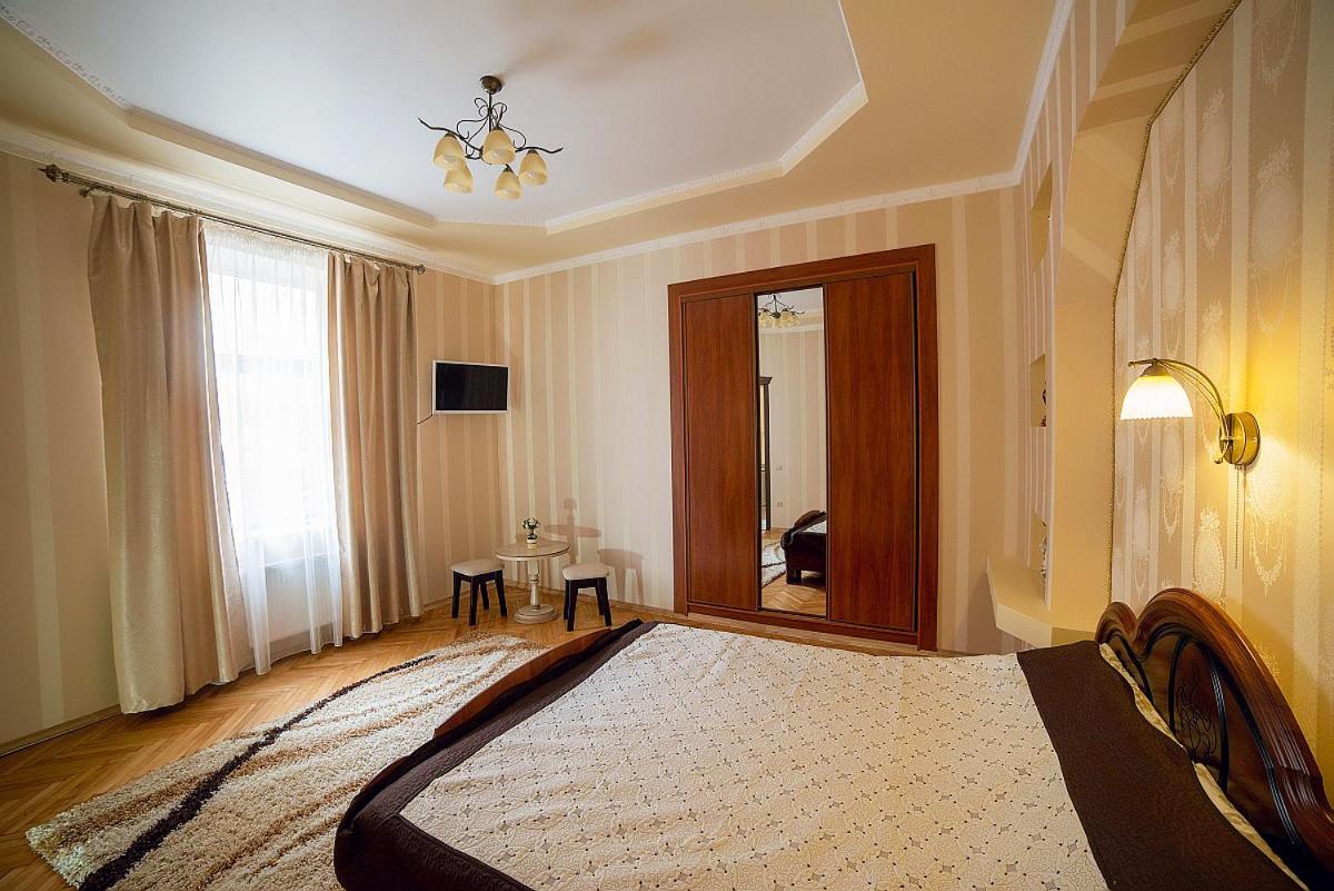 Apartment on Horodotska street